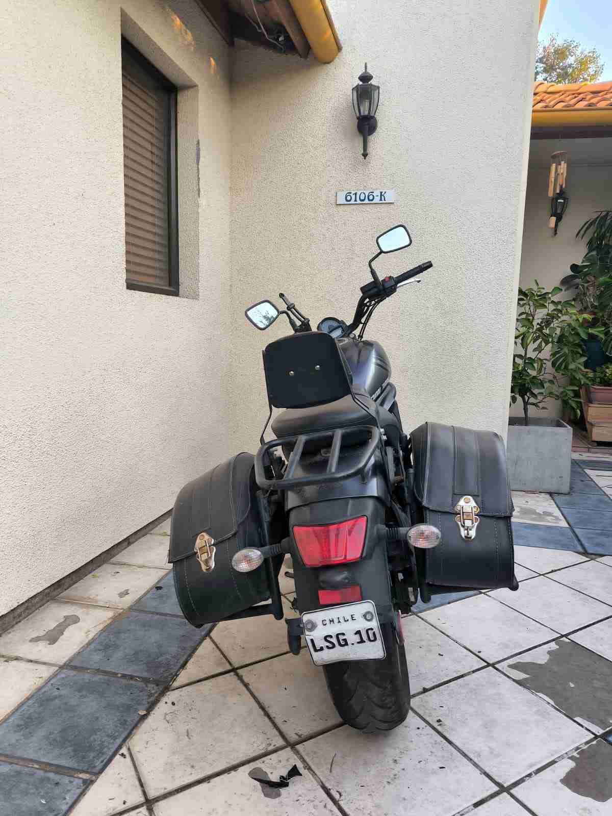 Moto Kawasaki Vulcan negra - miniatura 4