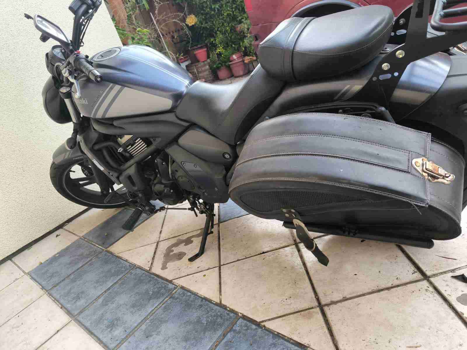 Moto Kawasaki Vulcan negra - miniatura 5