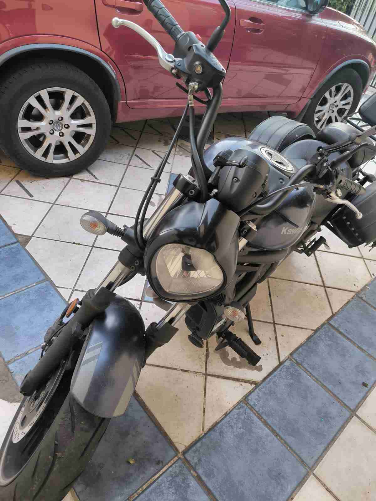 Moto Kawasaki Vulcan negra - miniatura 6