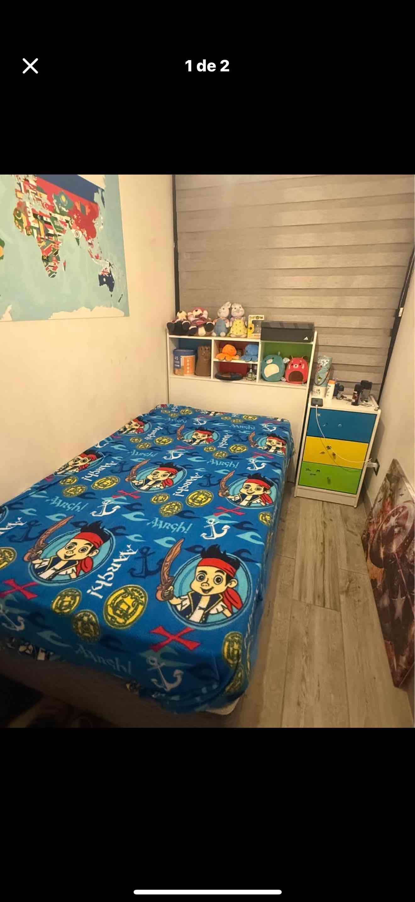 Cama infantil con respaldo y velador