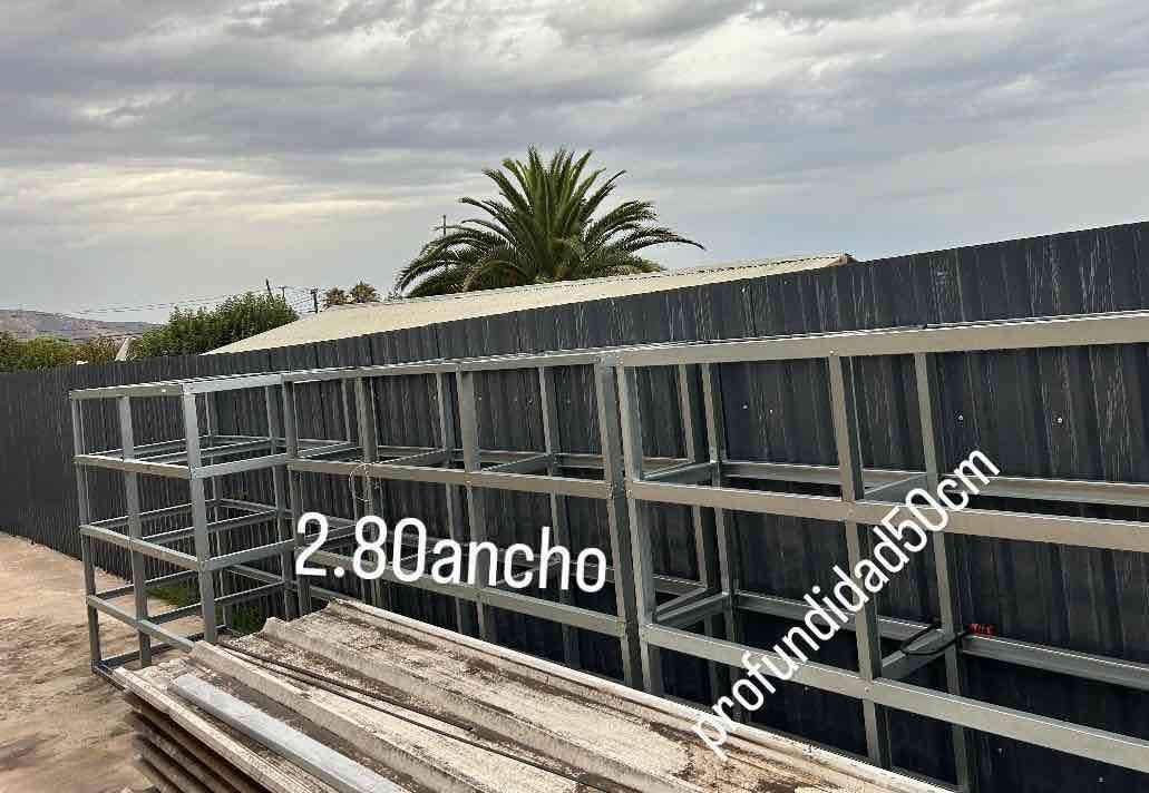 Estantería metálica grande - 2