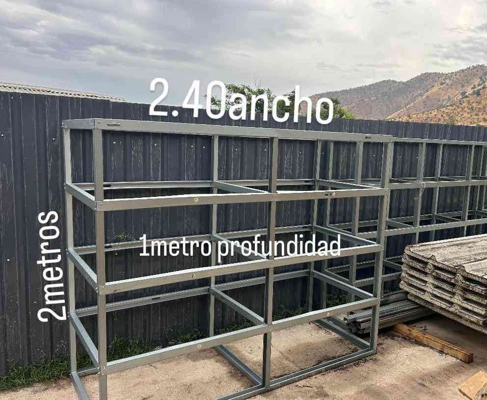 Estantería metálica grande