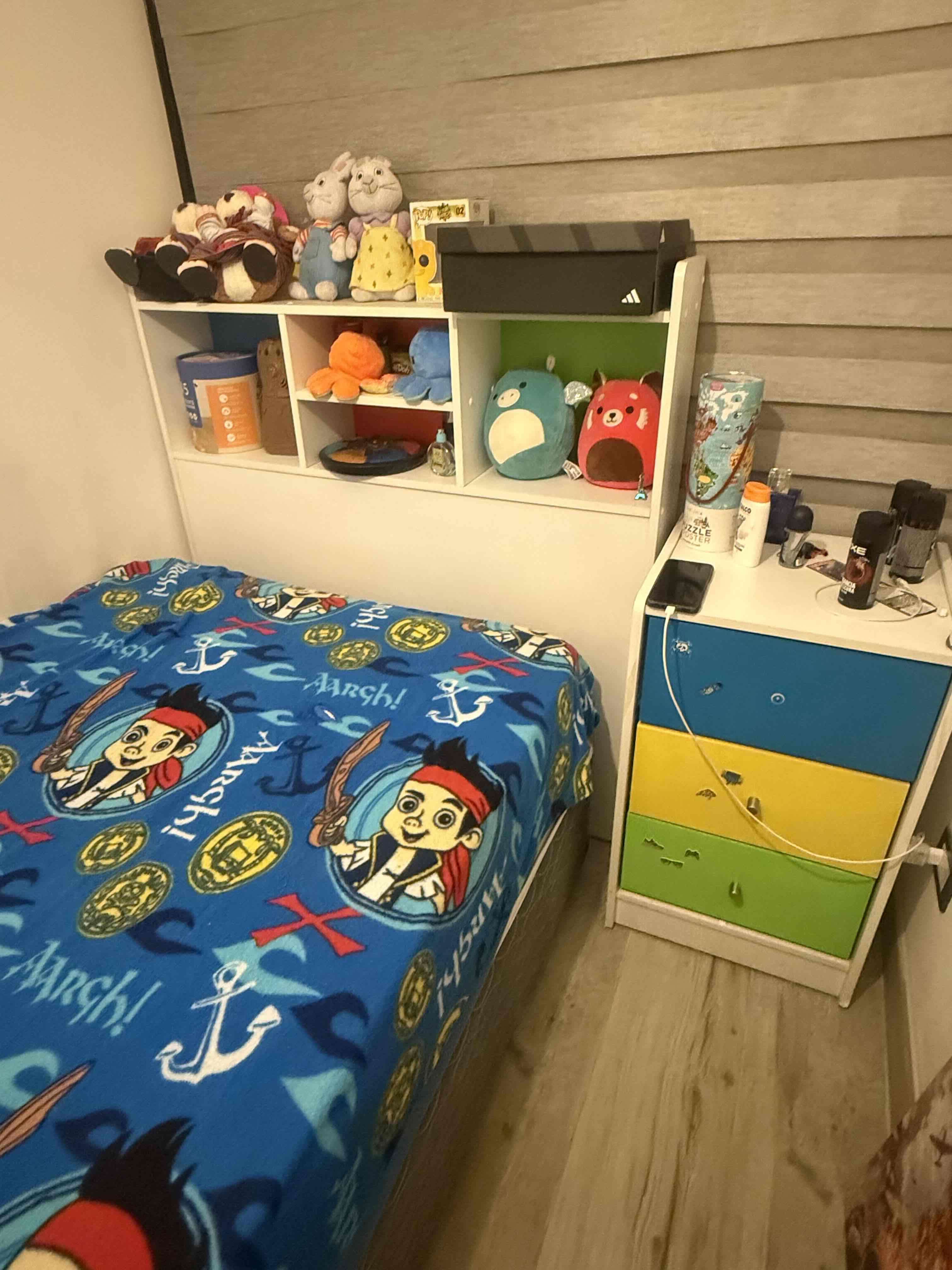 Cama infantil con respaldo y velador - miniatura 7