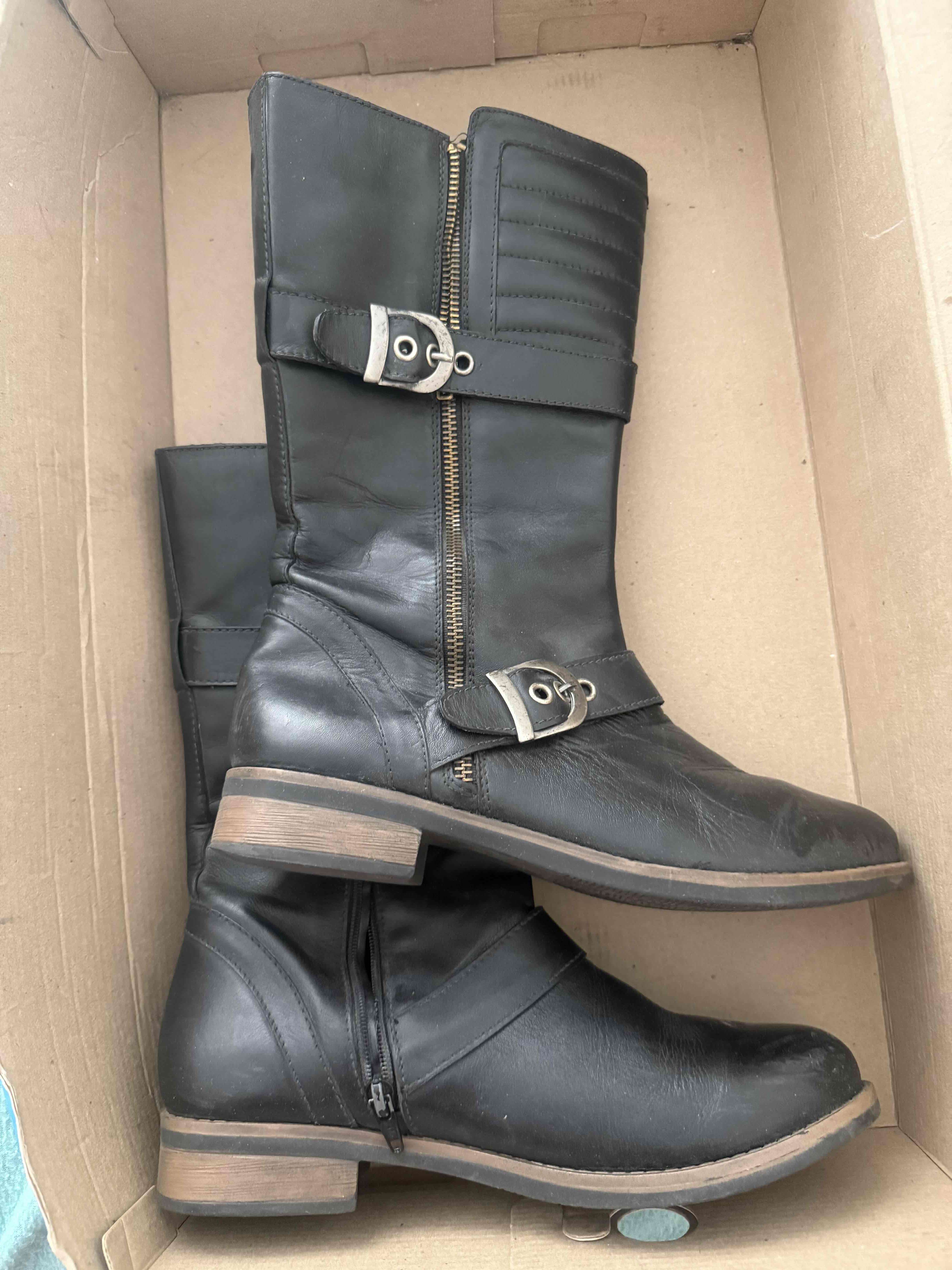 Botas negras de cuero - miniatura 2