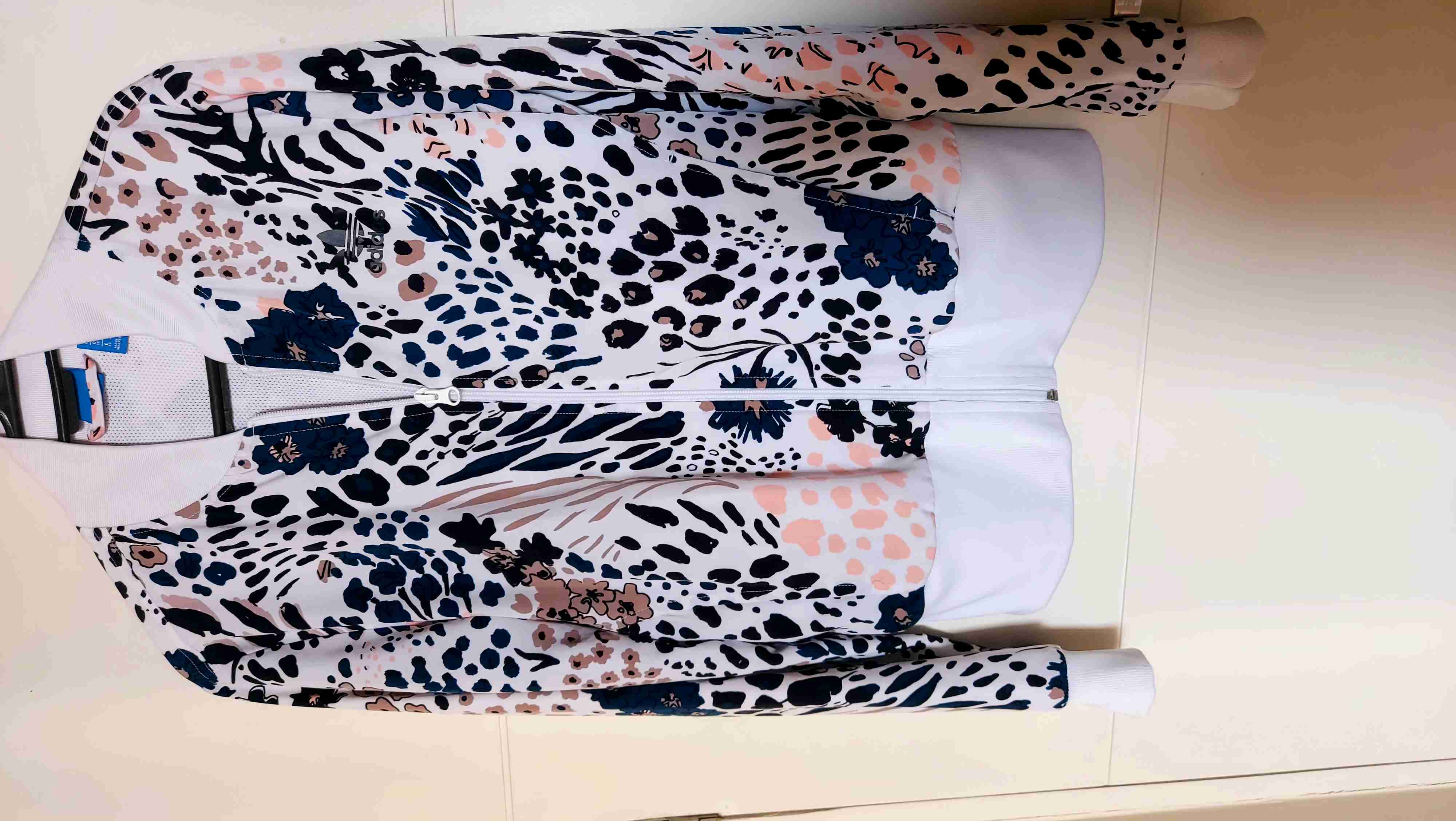 Chaqueta deportiva Adidas estampada