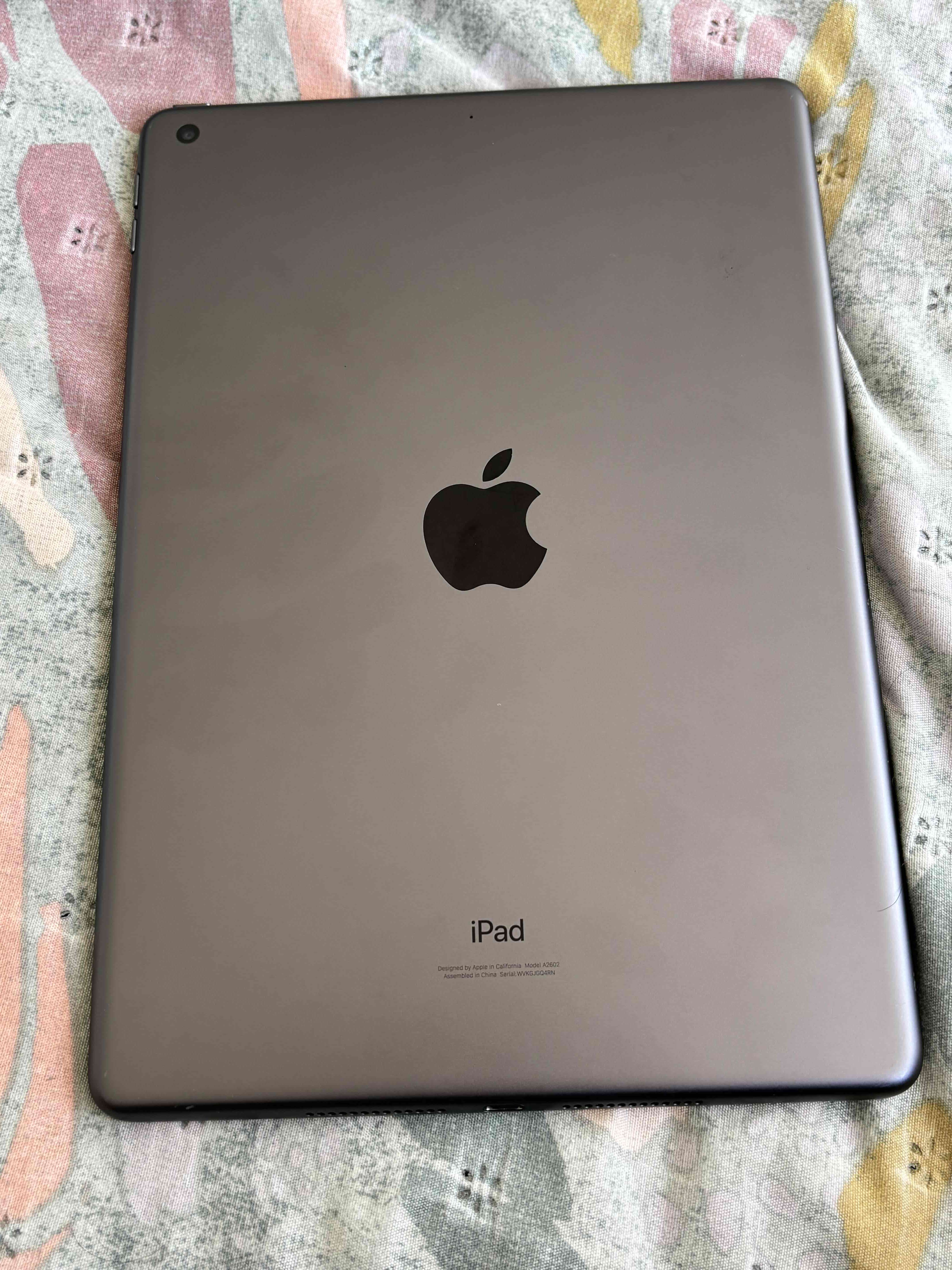 iPad 10.2 9na generacion con accesorios y cargador - miniatura 4