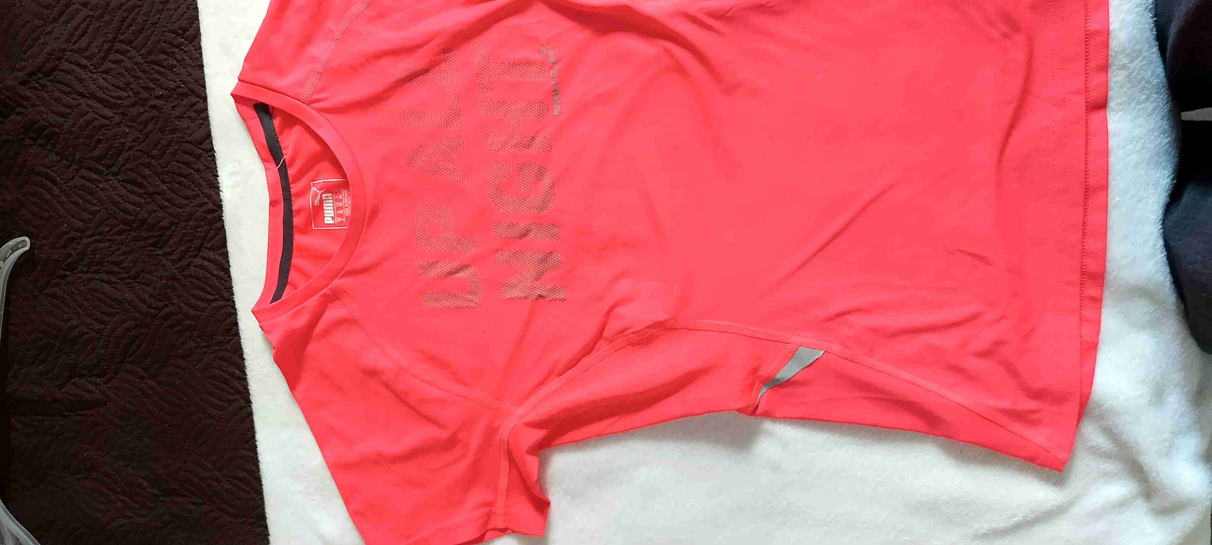 Polera deportiva Puma coral