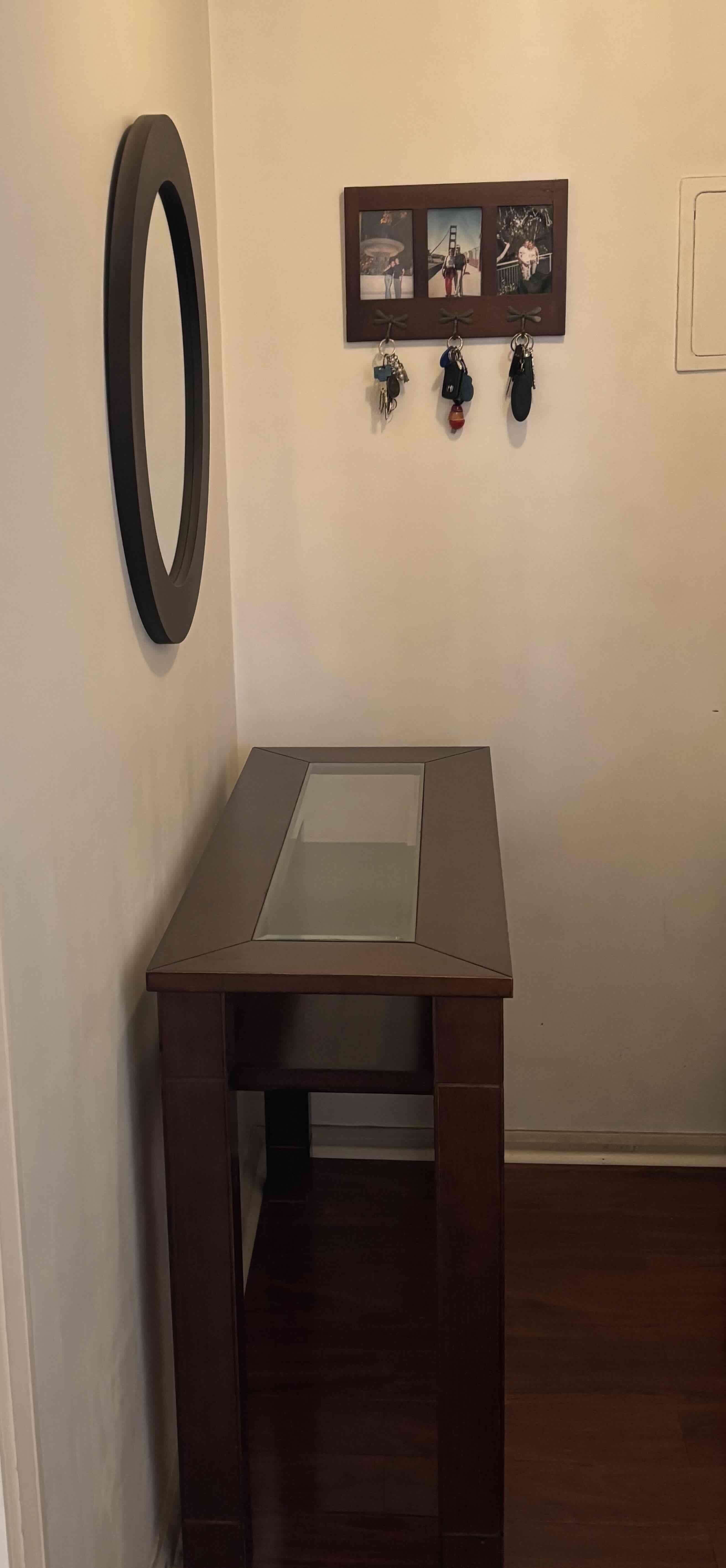 Arrimo de madera y vidrio y espejo redondo - miniatura 2