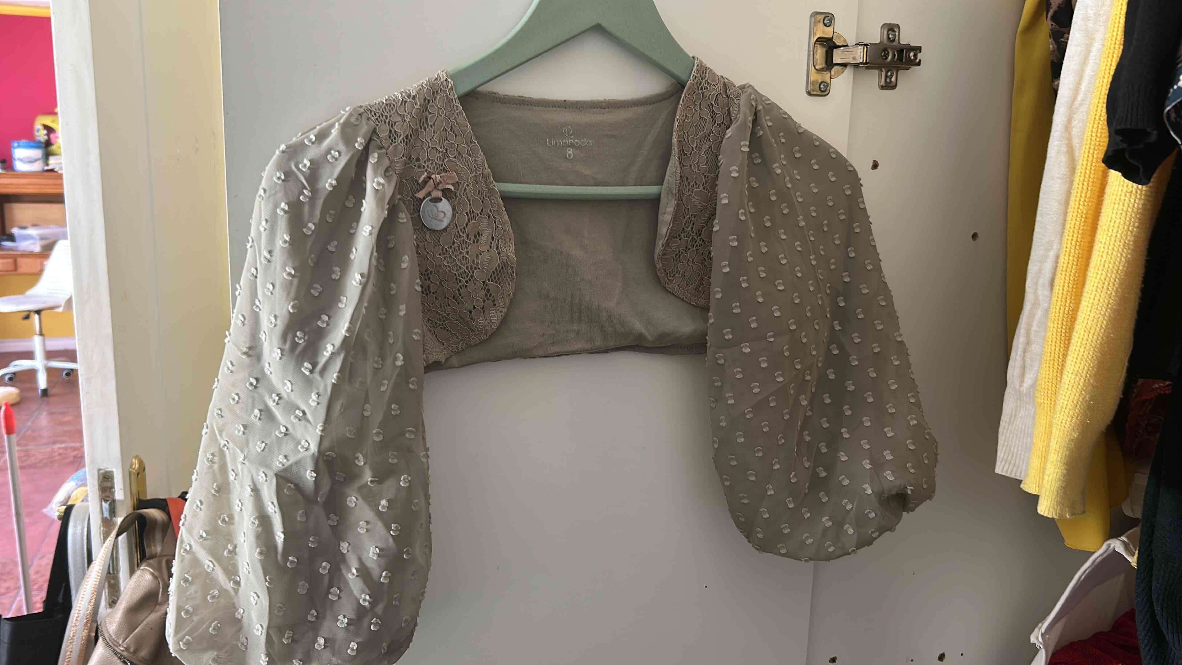 Bolero verde con encaje