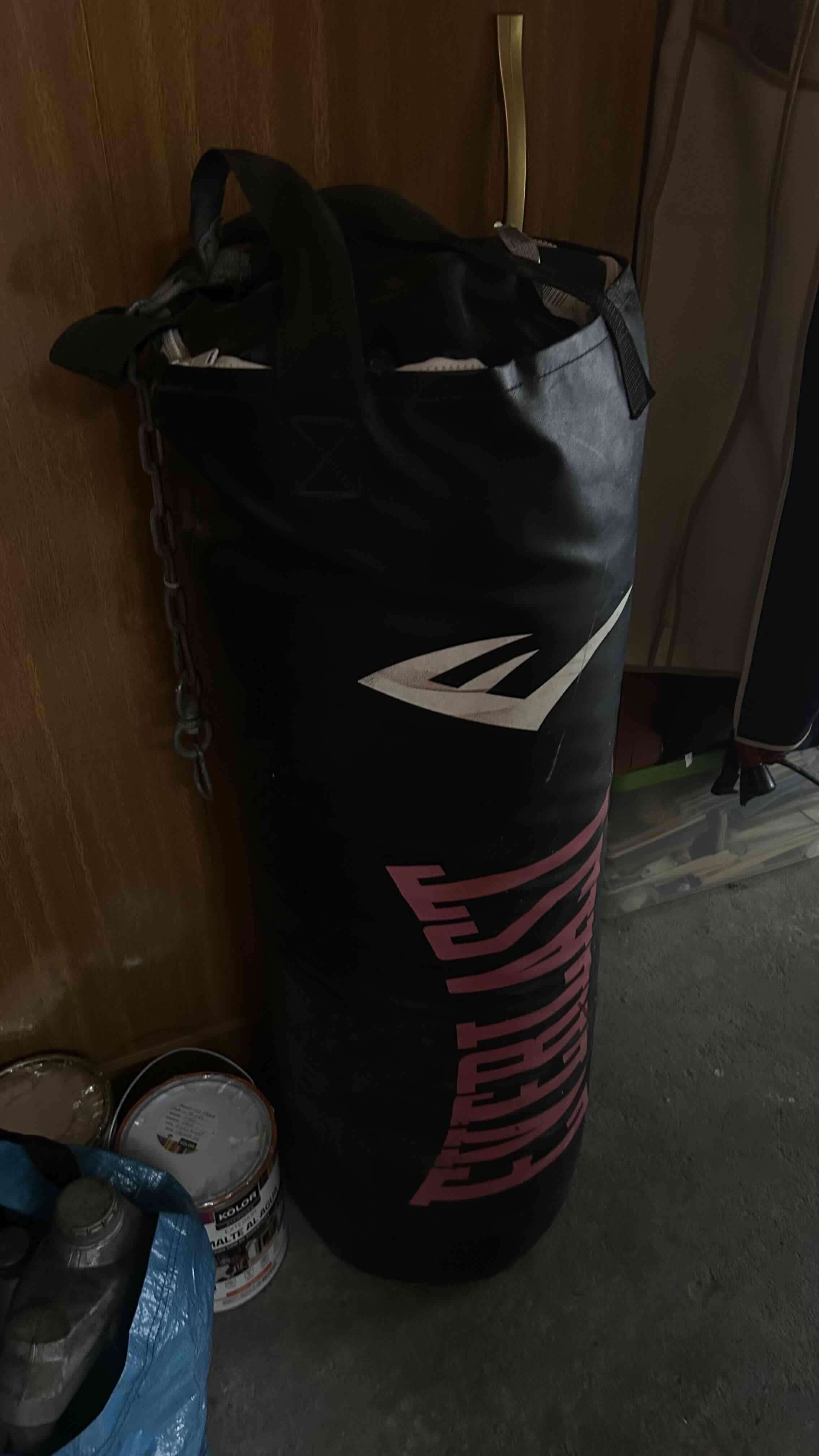 Saco de boxeo Everlast negro