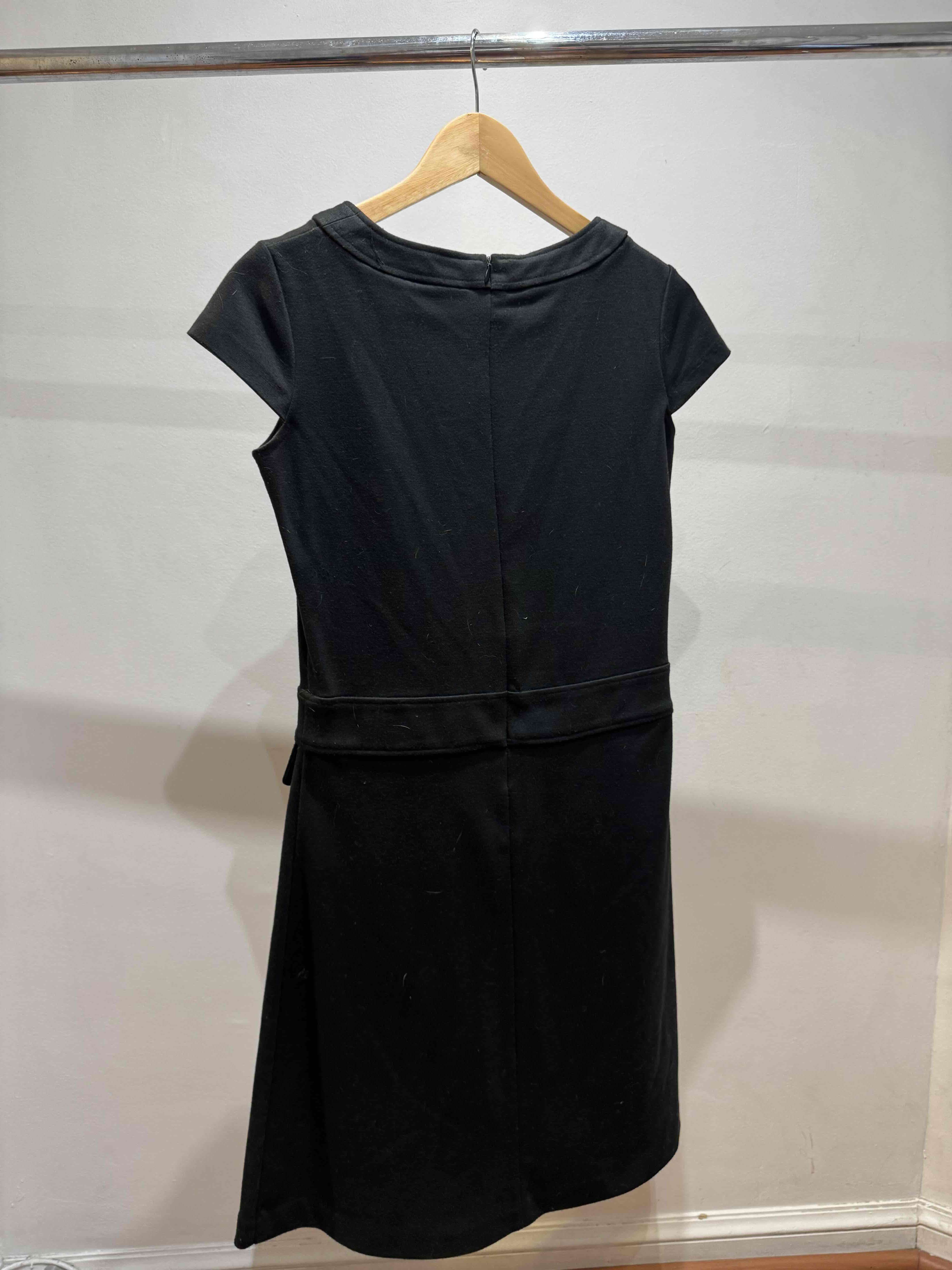Vestido negro elegante - miniatura 3