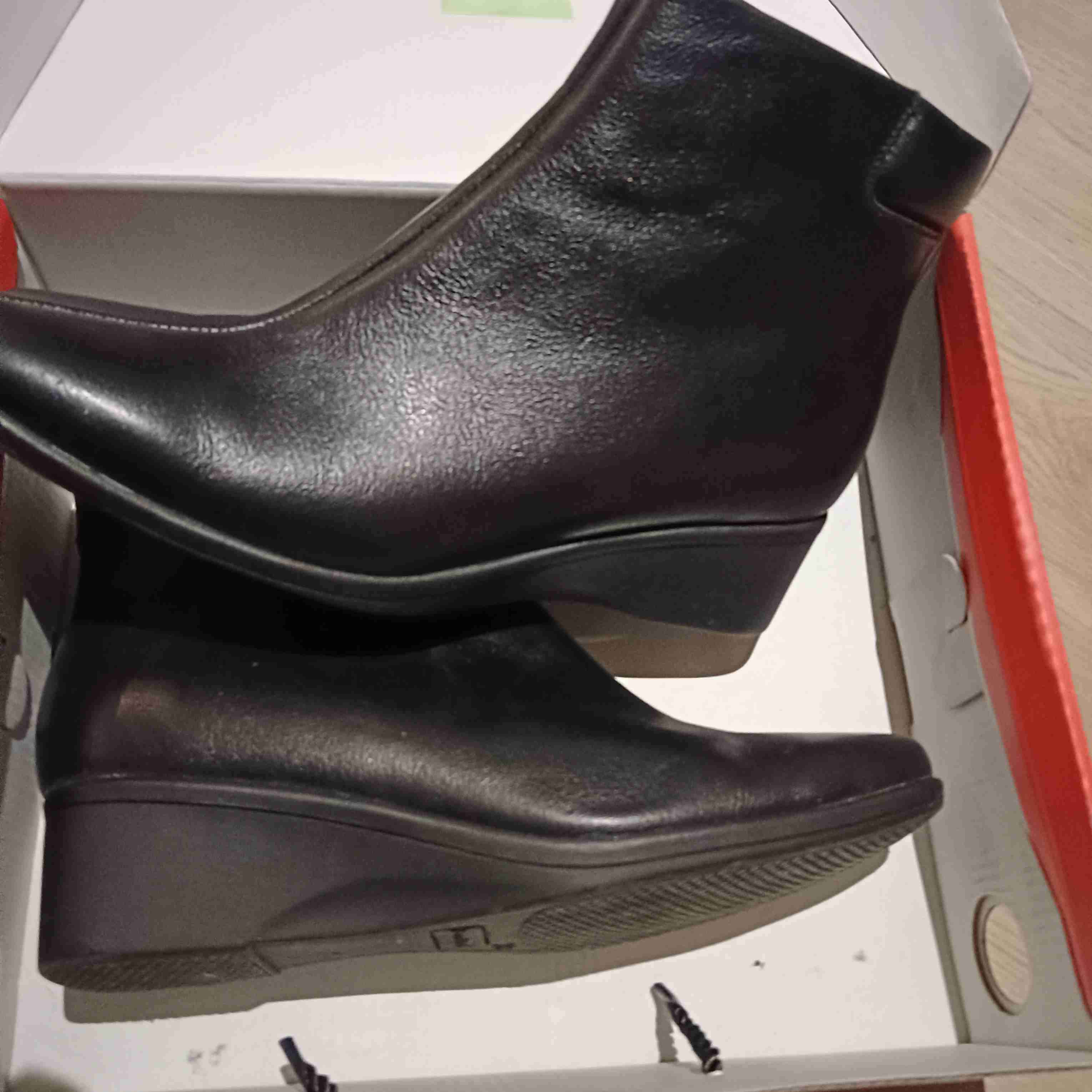 Botines negros de cuero