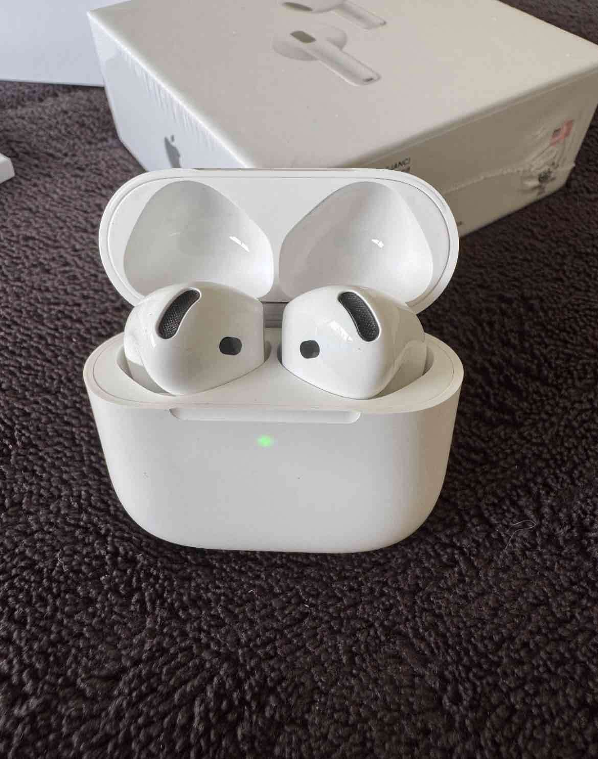 Audífonos inalámbricos blancos