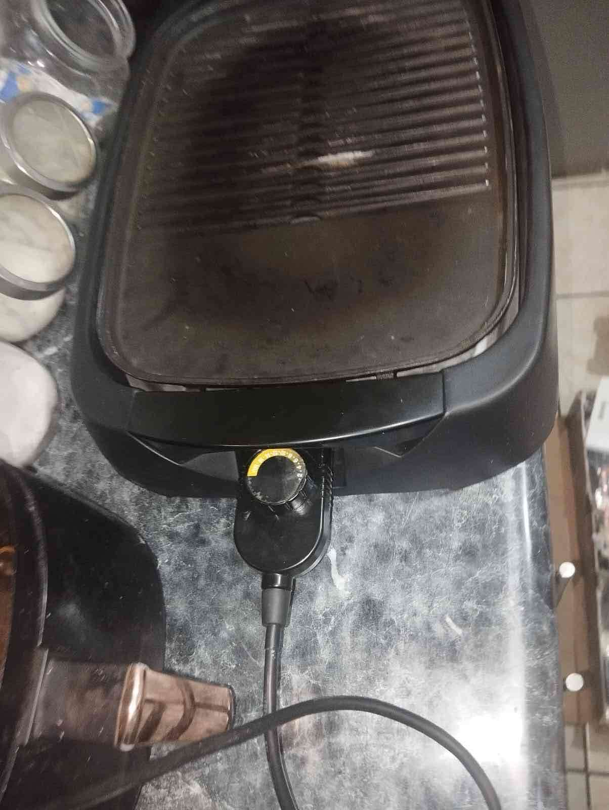 Parrilla eléctrica en buen estado - miniatura 2