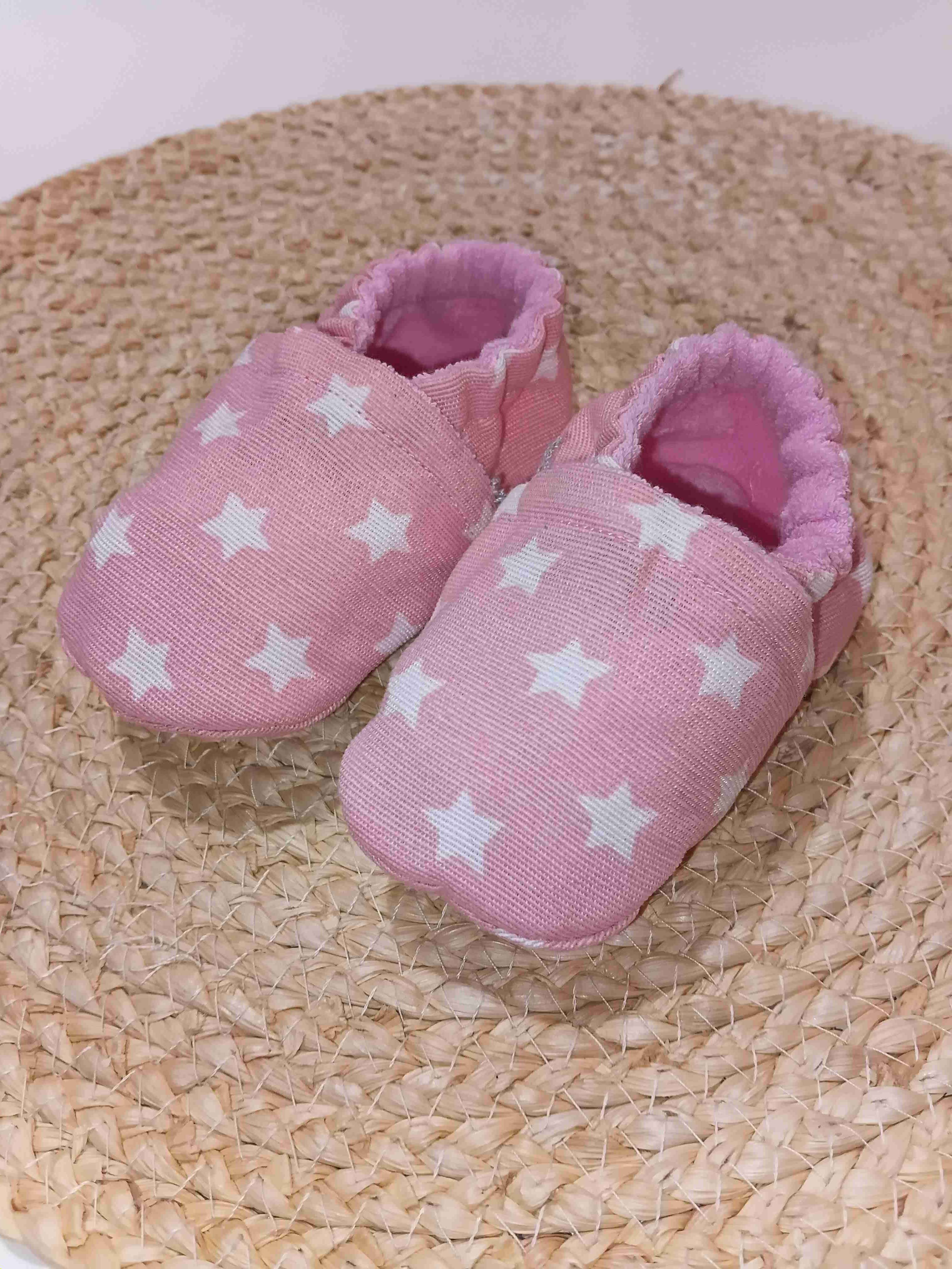Zapatitos de tela, rosados con estrellas