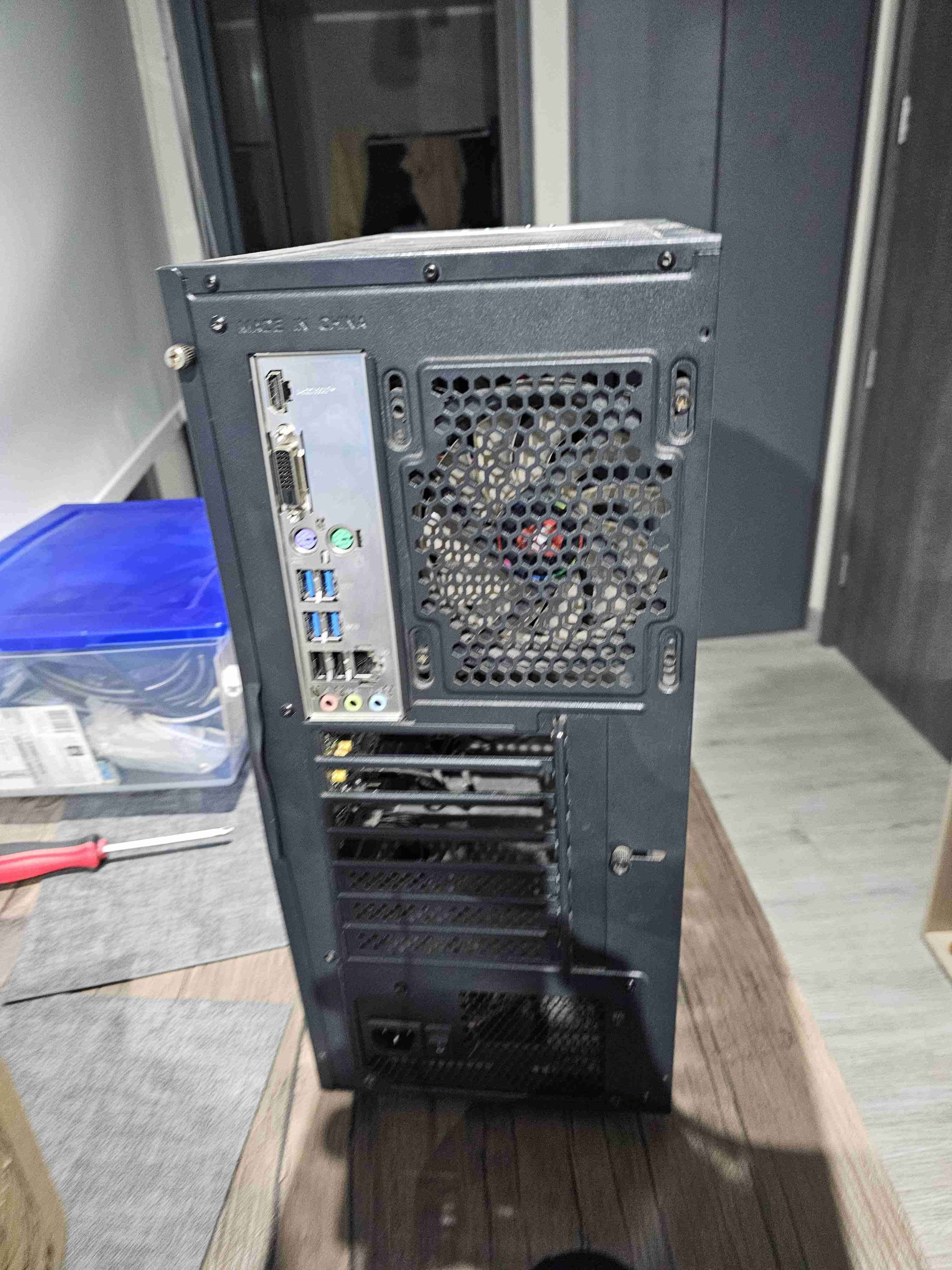 Gabinete para PC negro - miniatura 3