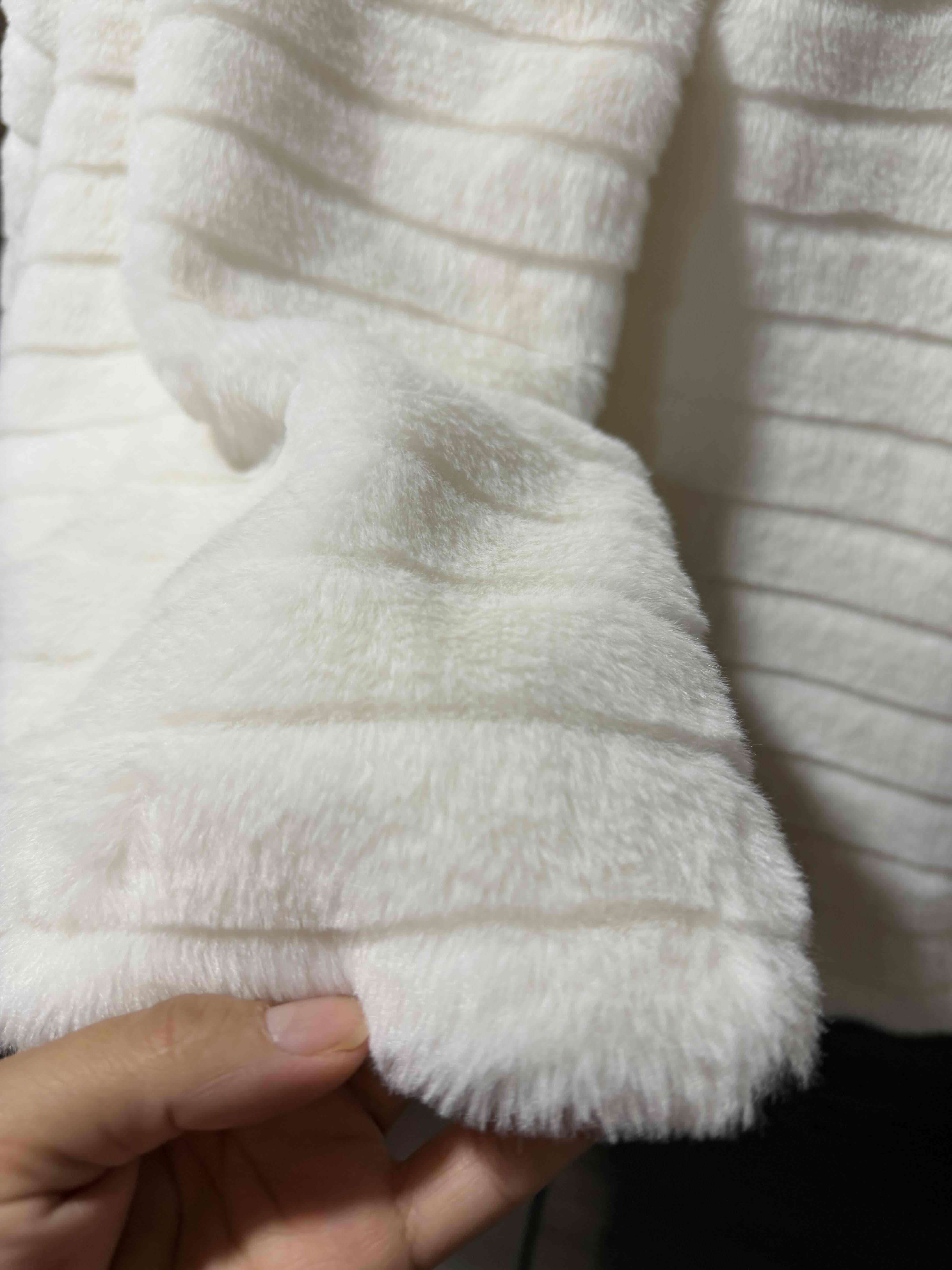Chaqueta blanca peluda - miniatura 2