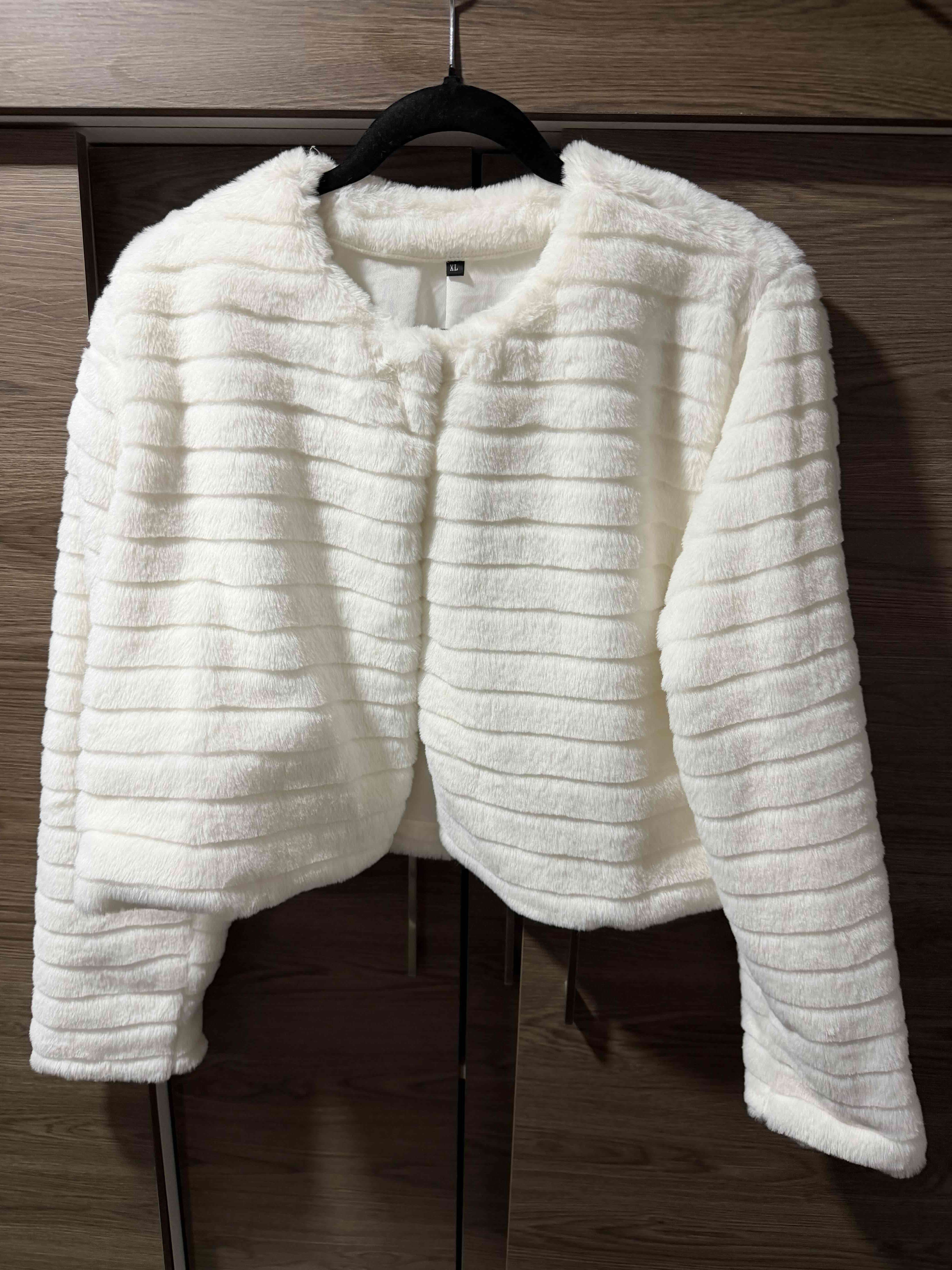 Chaqueta blanca peluda - miniatura 3