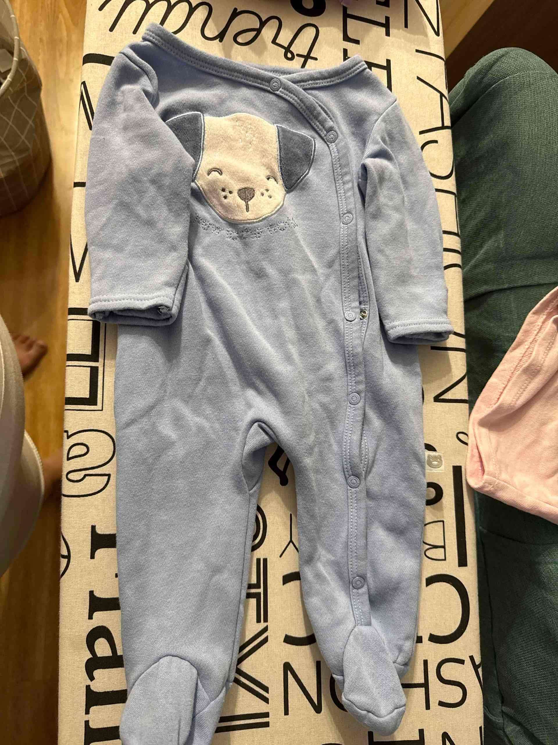 Pijama de bebé celeste con perro