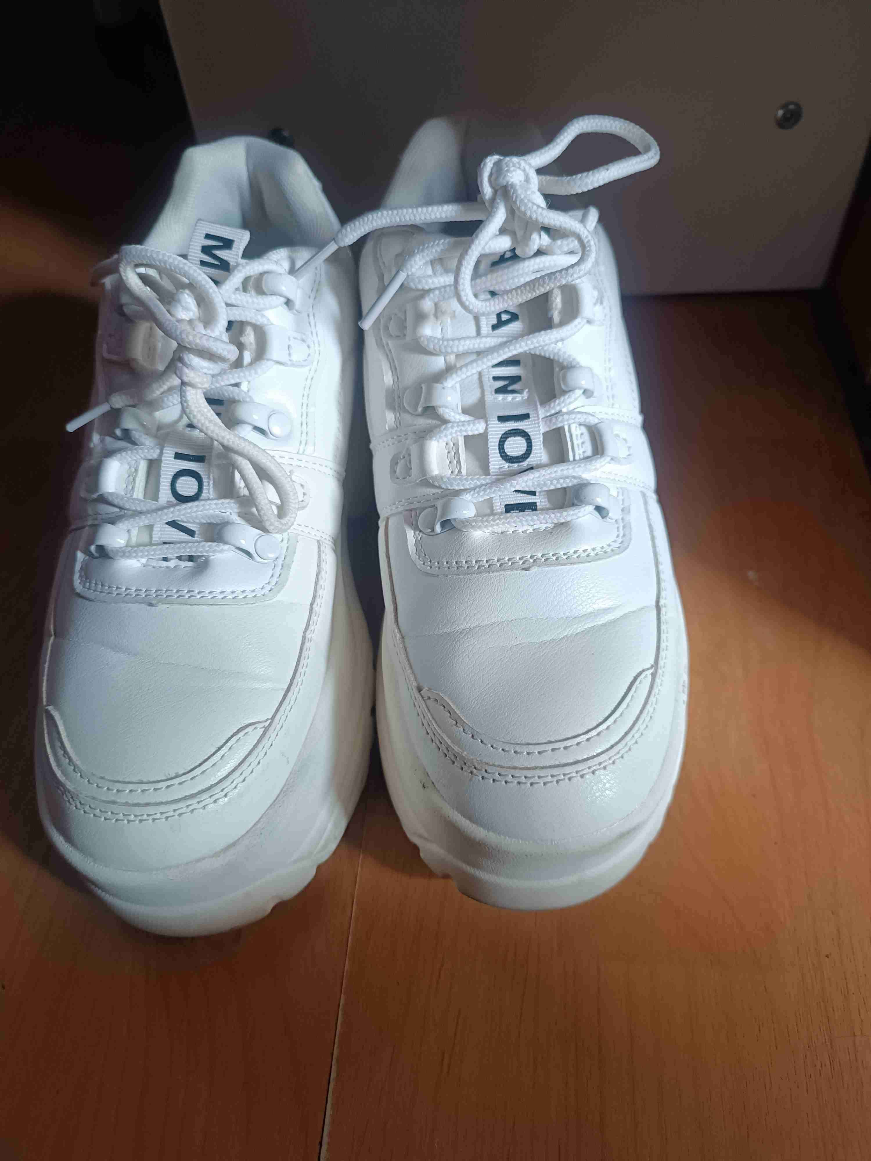 Zapatillas blancas - miniatura 2