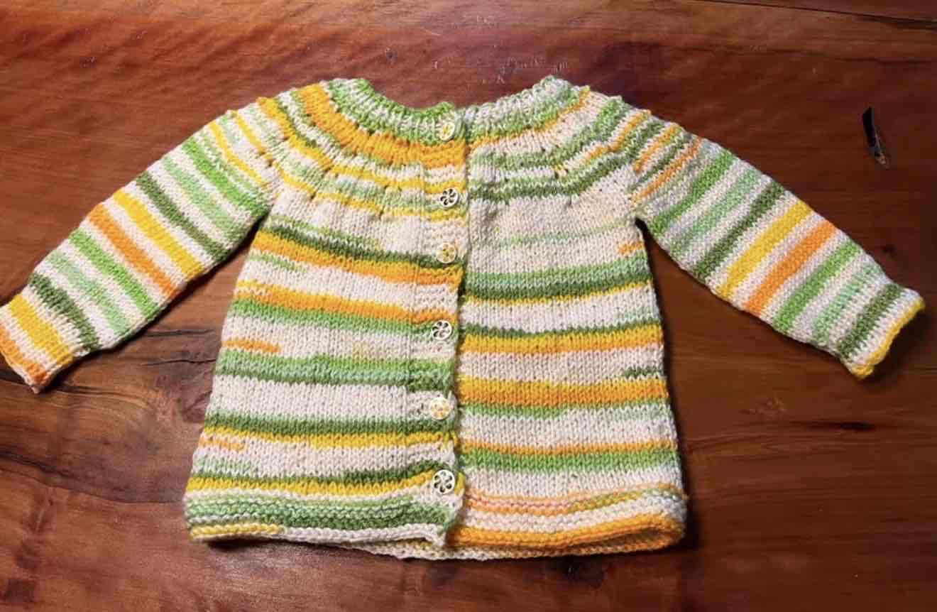 Chaleco bebé tejido a mano