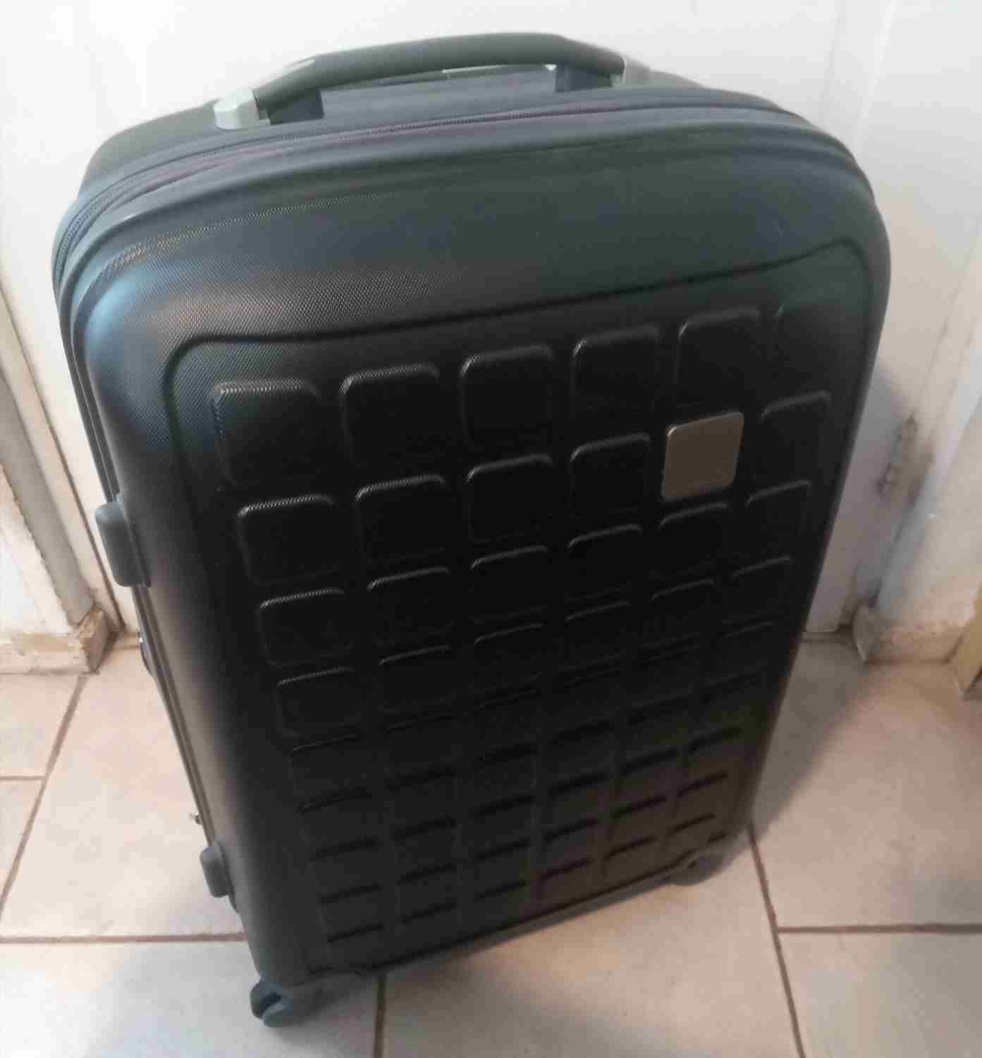 Maleta negra con ruedas - miniatura 2