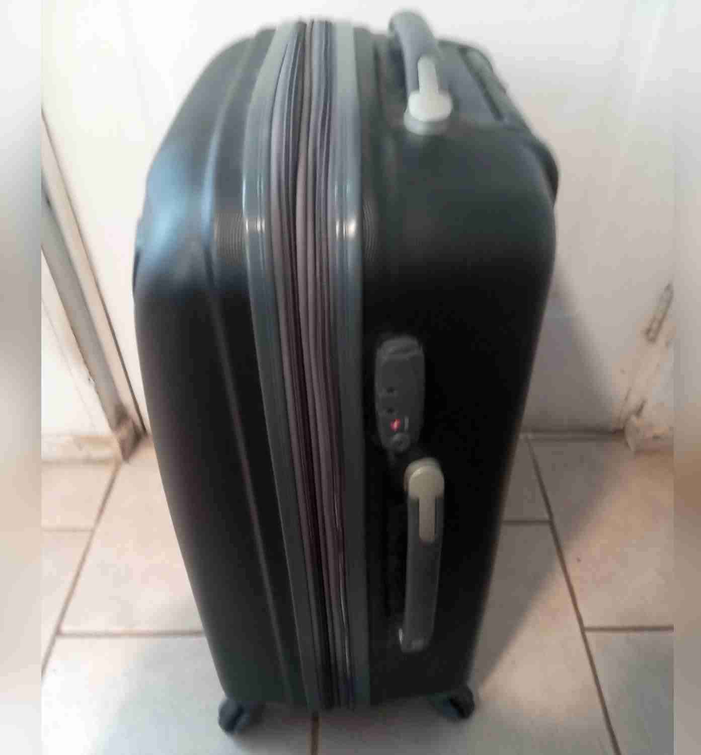 Maleta negra con ruedas - miniatura 5