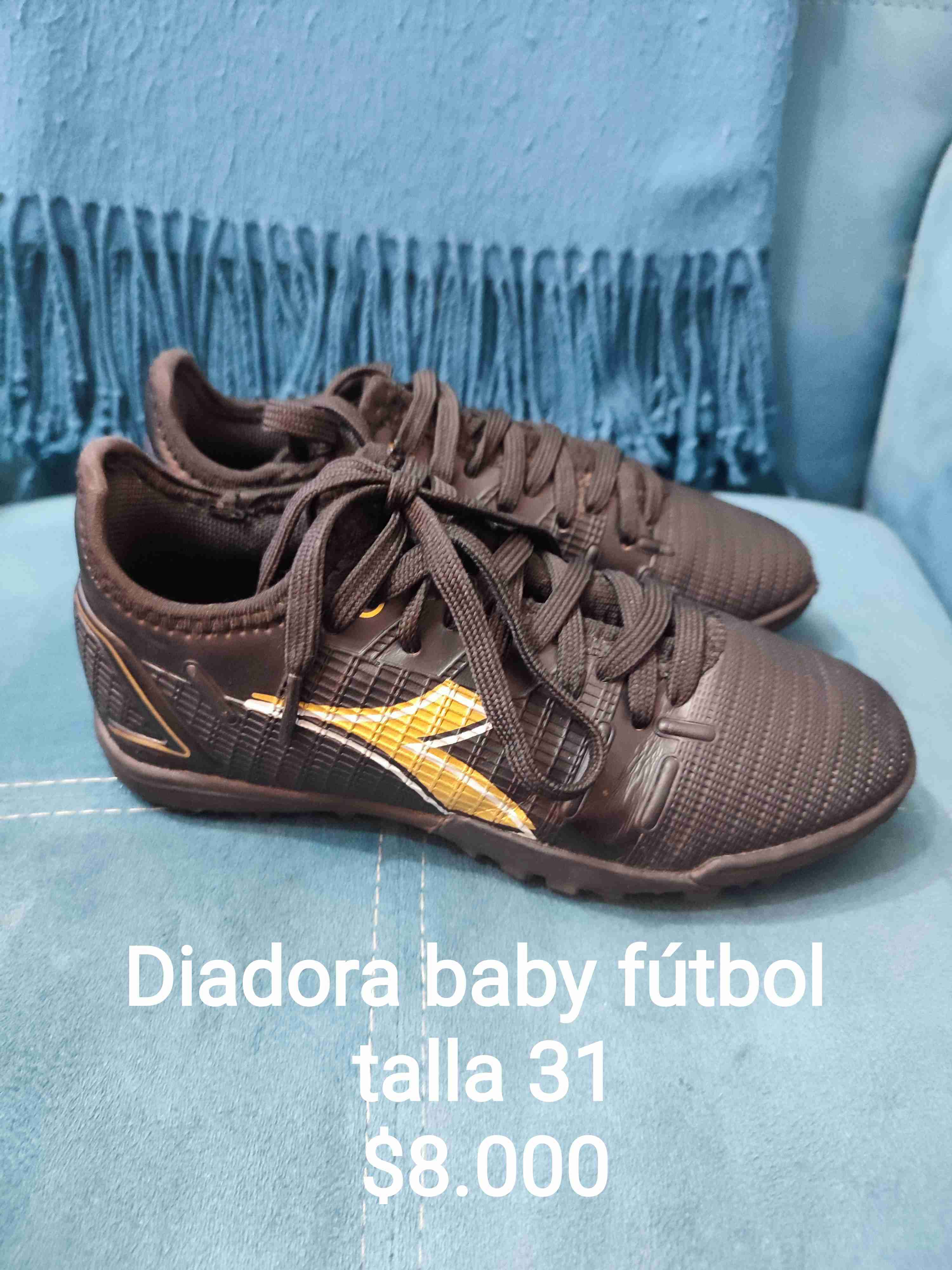 Zapatillas fútbol Diadora talla 31