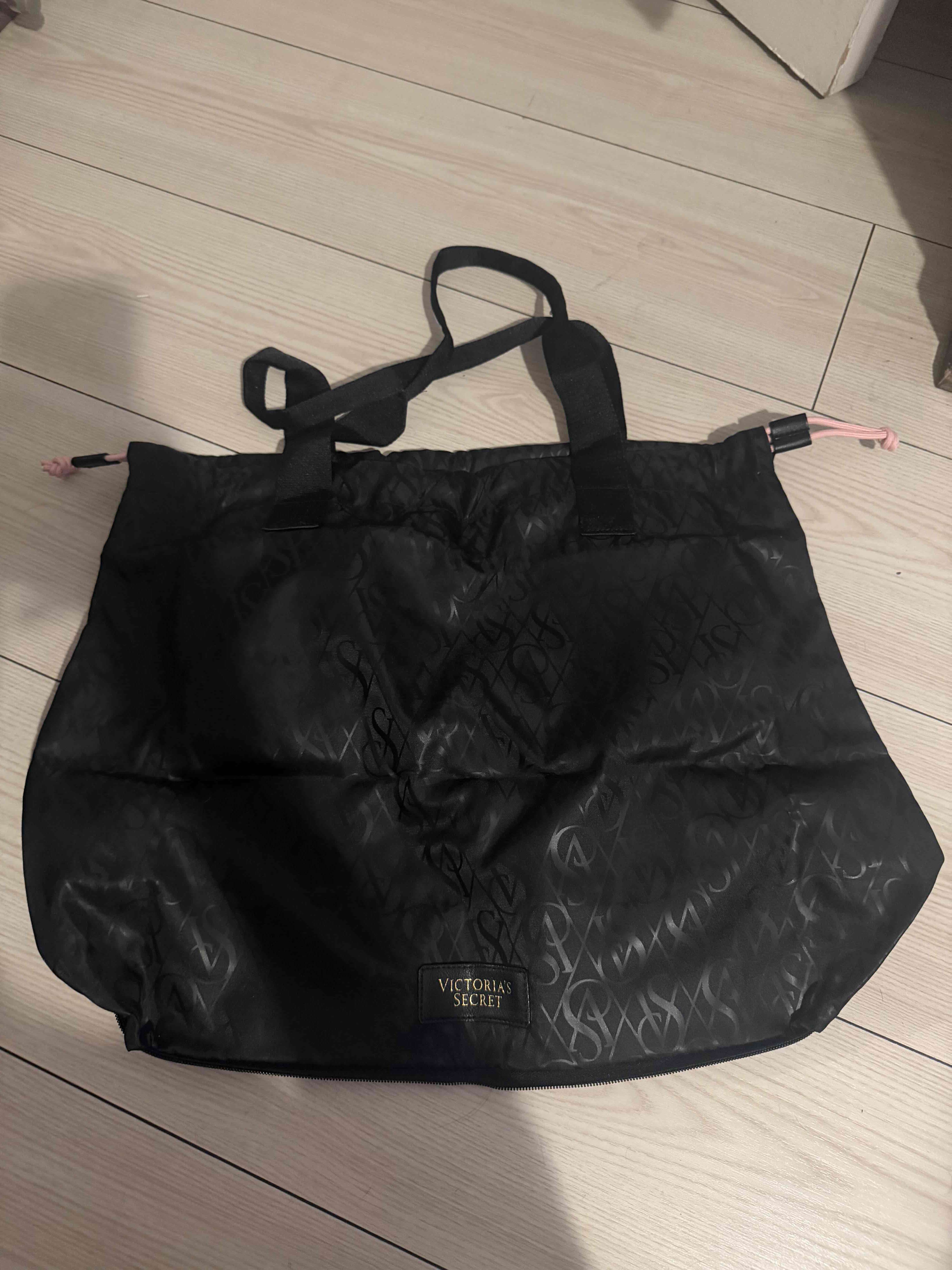 Bolso negro Victoria's Secret