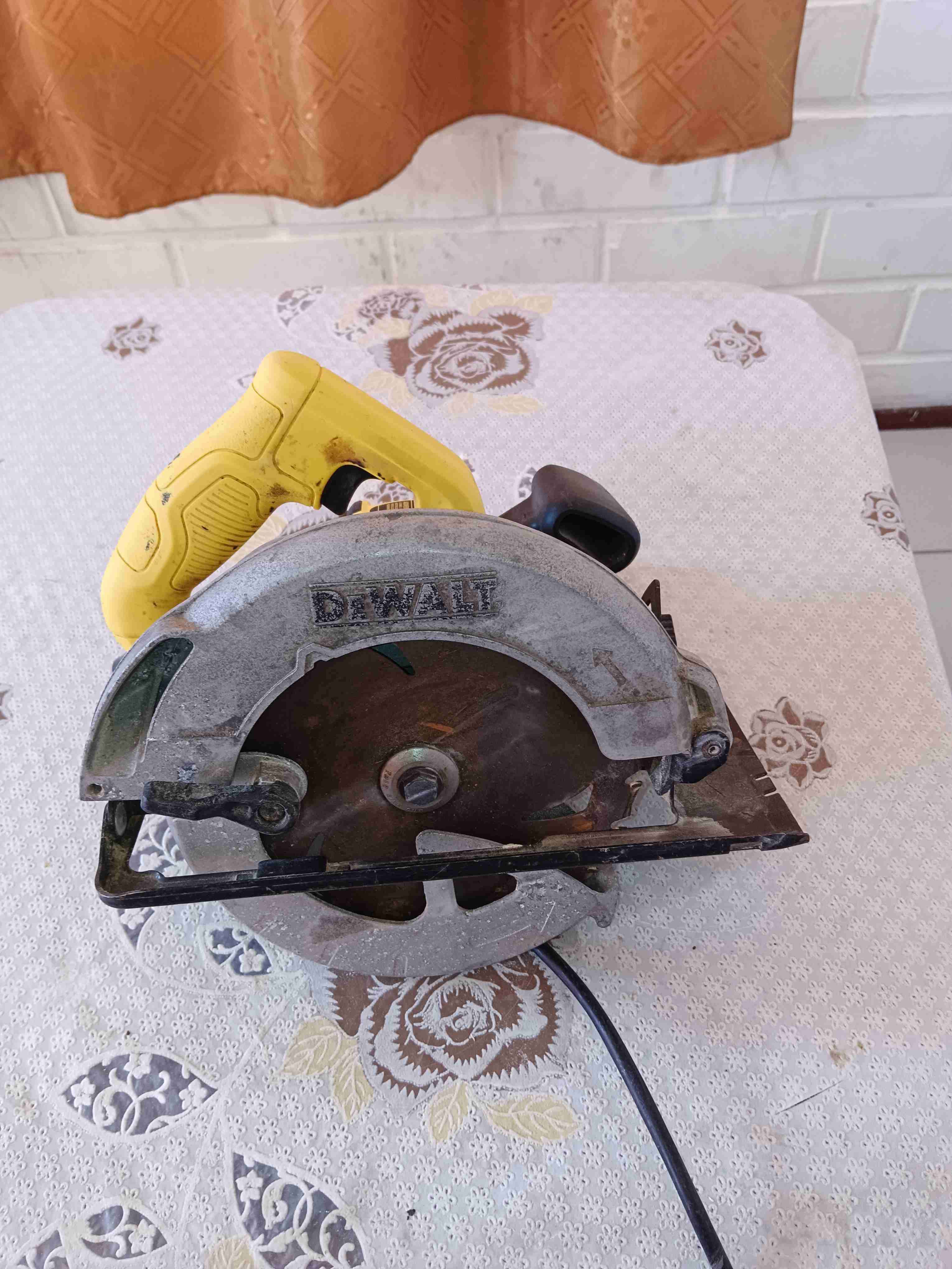 Sierra circular DeWalt DWE560-B2C - miniatura 2