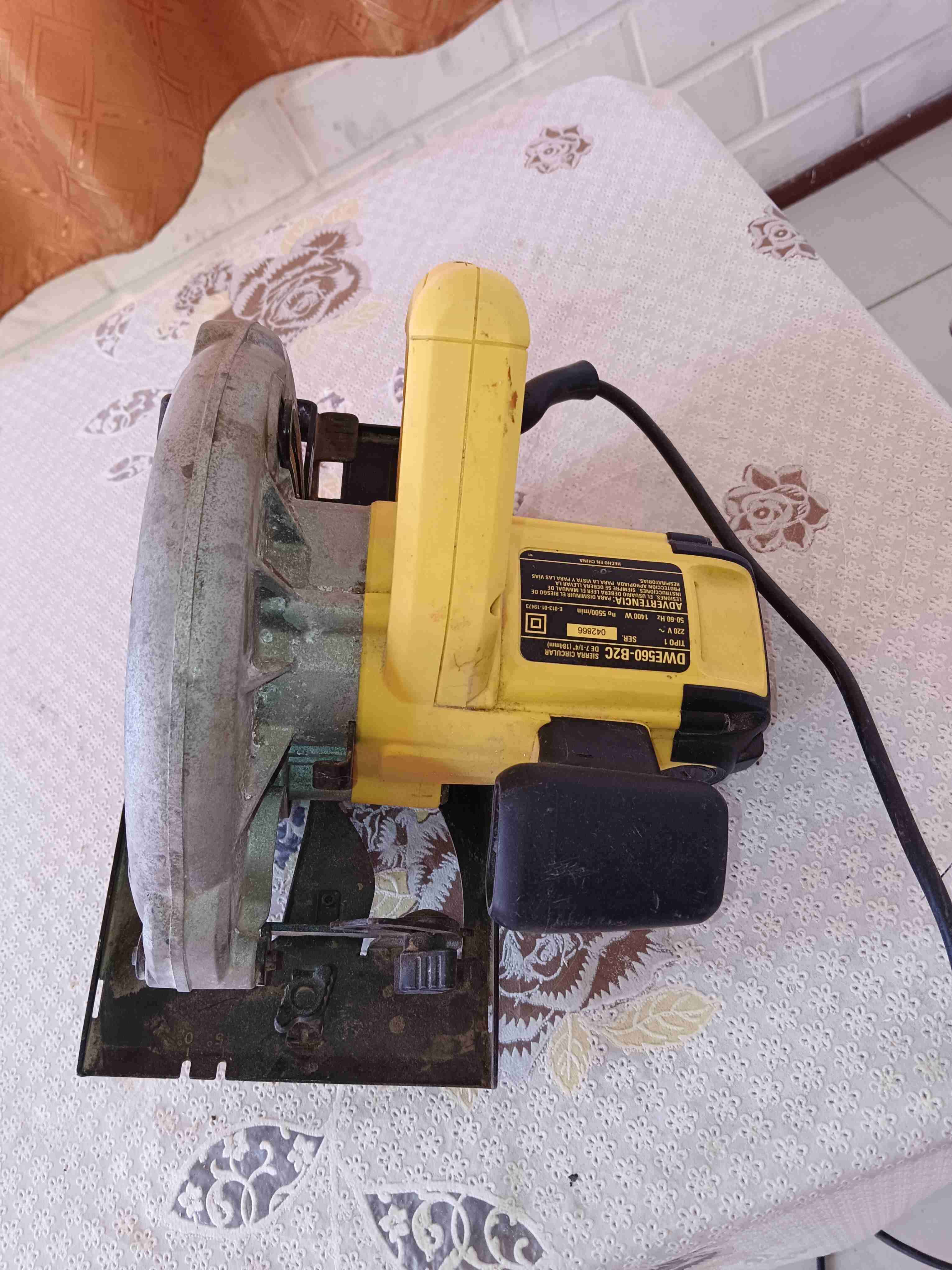 Sierra circular DeWalt DWE560-B2C - miniatura 3