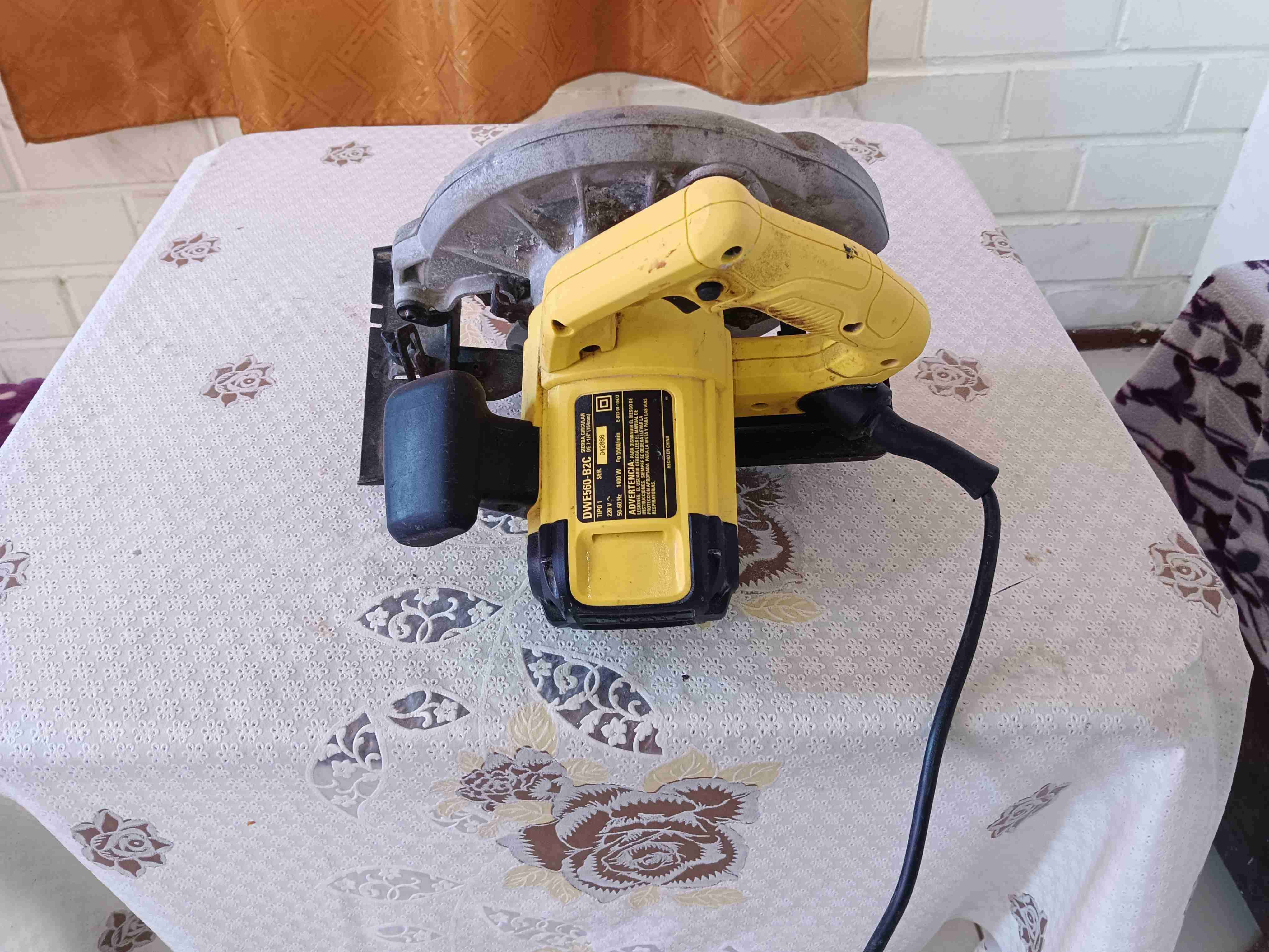 Sierra circular DeWalt DWE560-B2C - miniatura 4