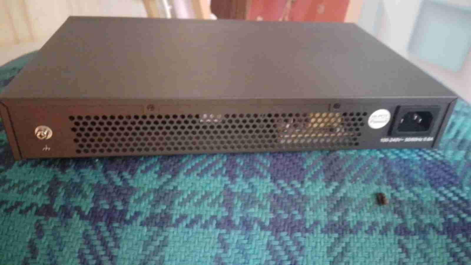 Switch TP-Link 24 puertos - miniatura 5