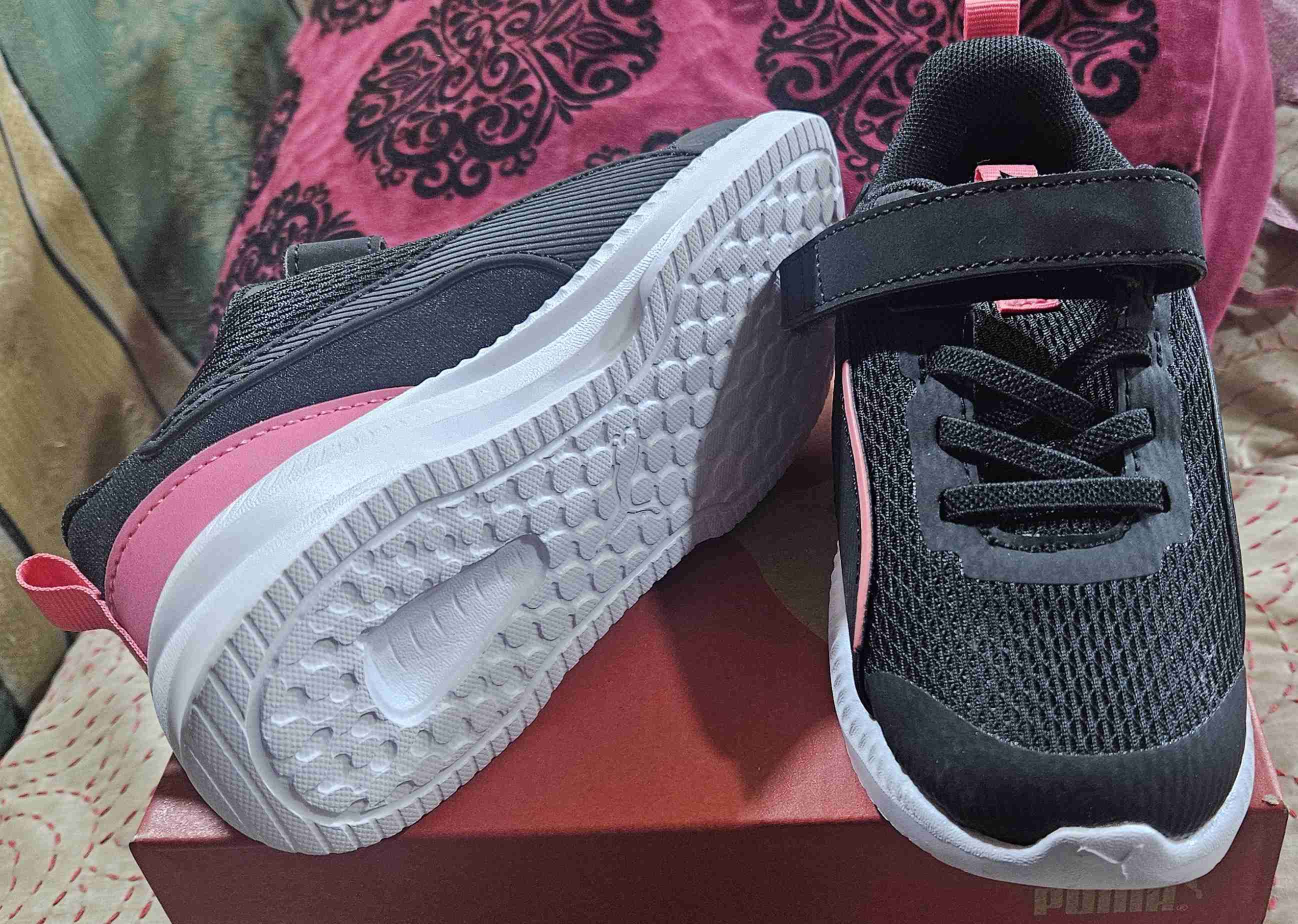Zapatilla negra para niña Puma - miniatura 2