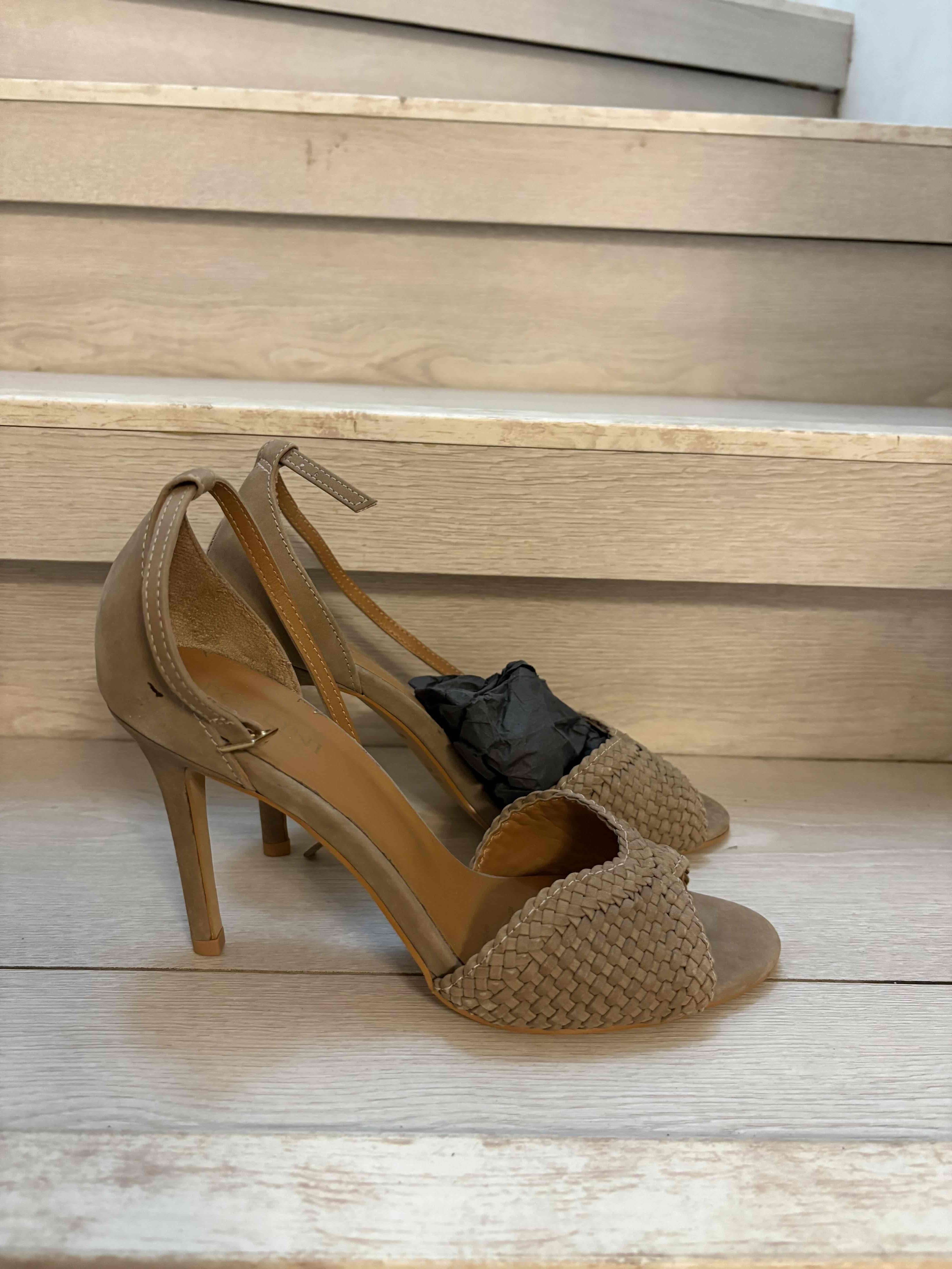 Zapatos de tacón beige tejido - miniatura 2