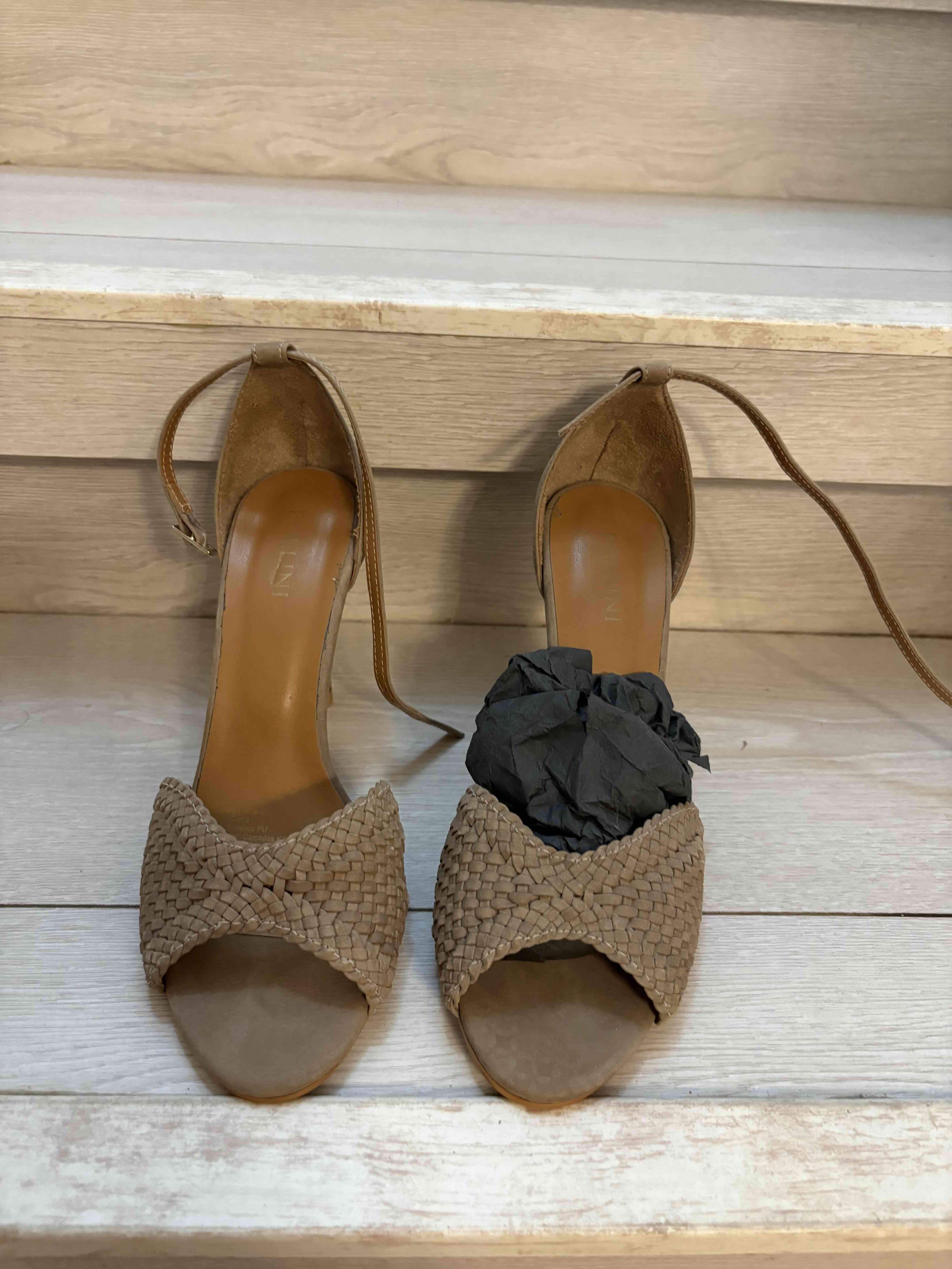 Zapatos de tacón beige tejido - miniatura 3