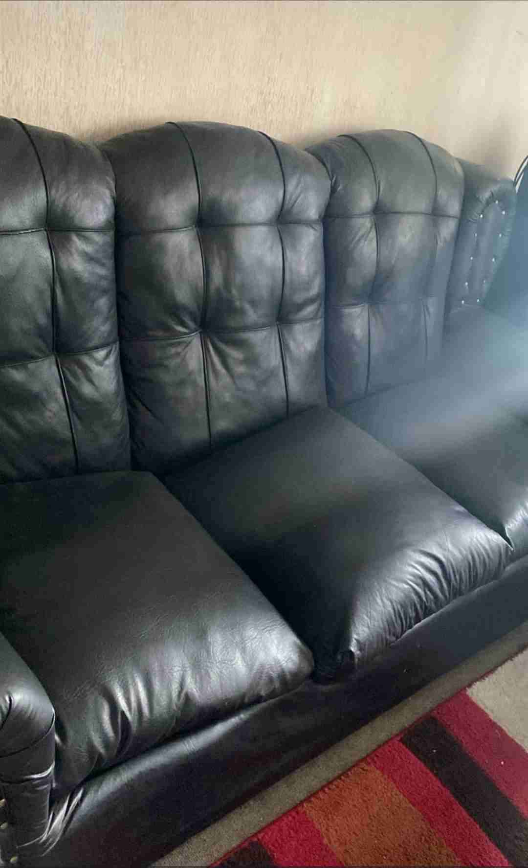 Sofá de cuerina - miniatura 2