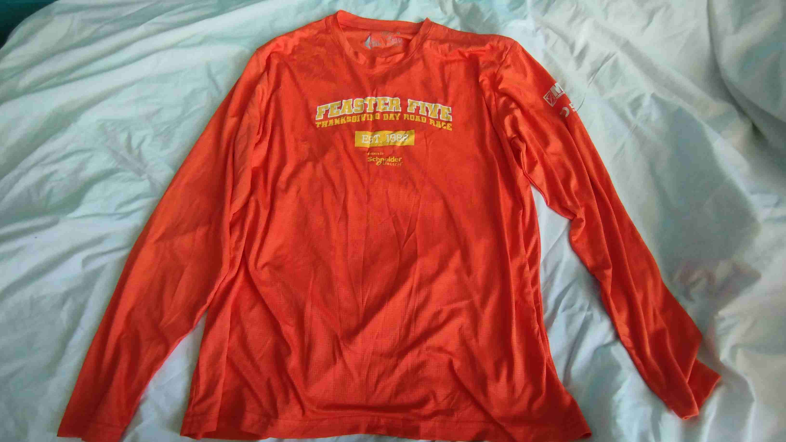 Polera running naranja con logo