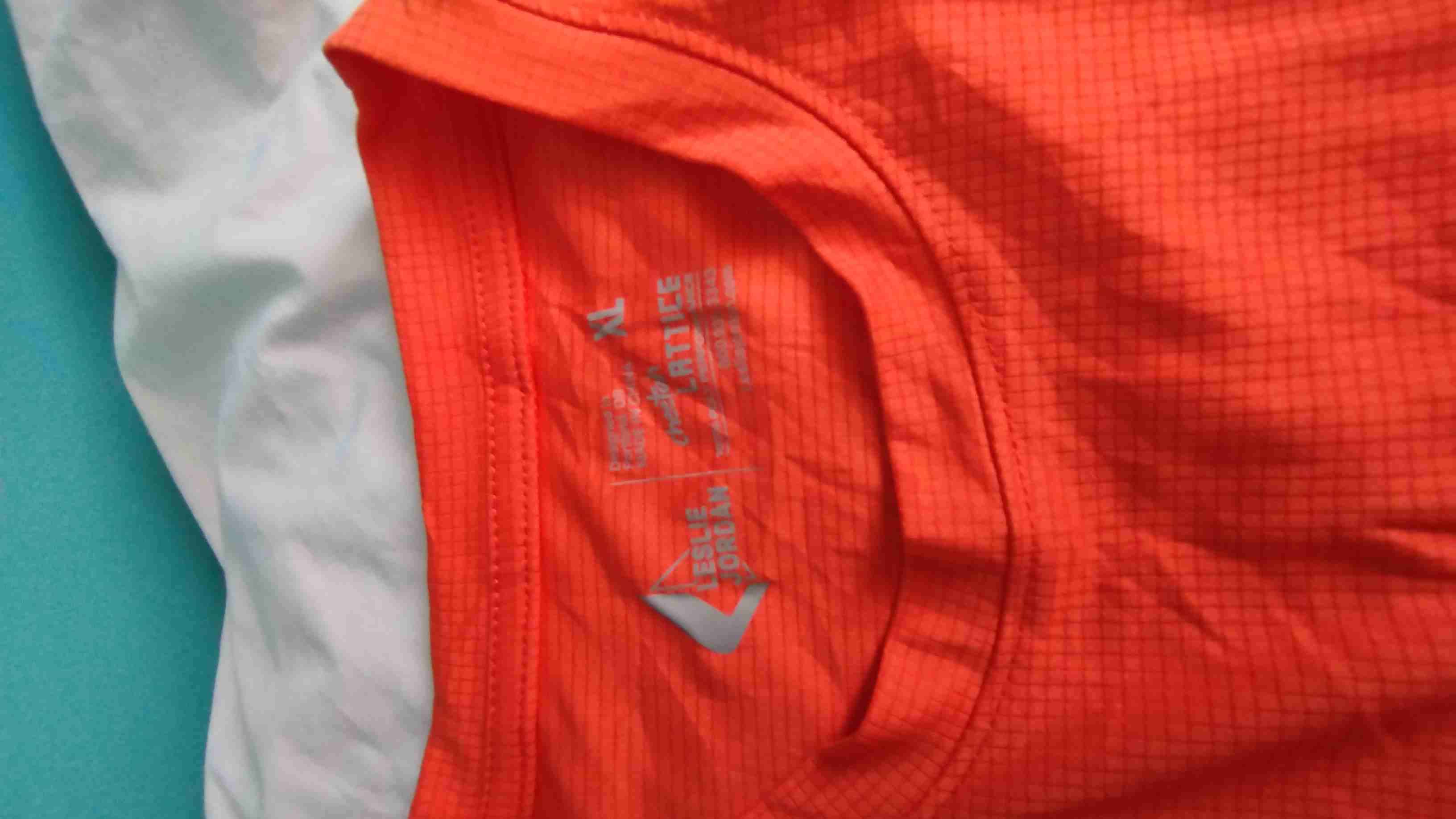 Polera running naranja con logo - miniatura 3