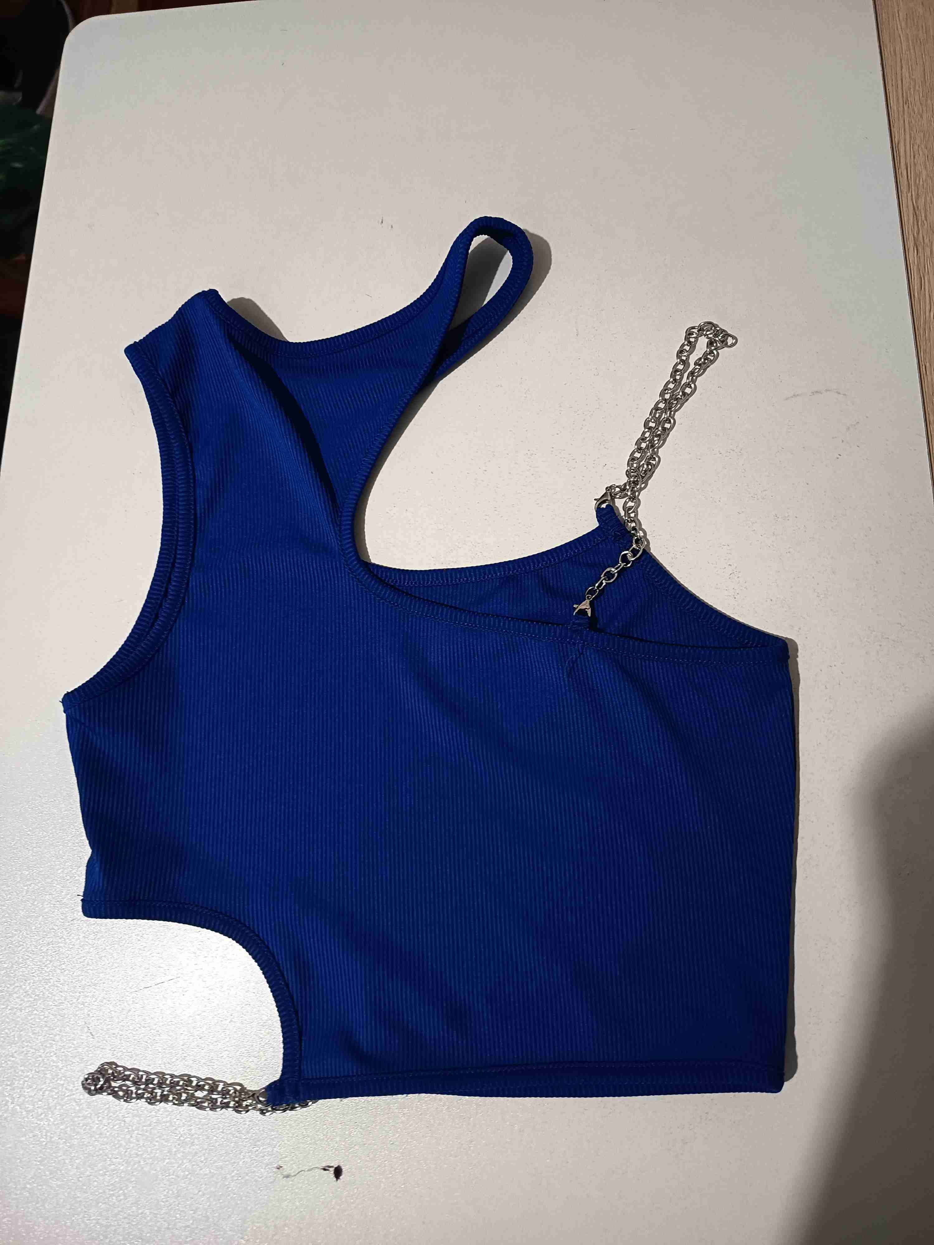 Top azul estiloso con cadena - miniatura 2