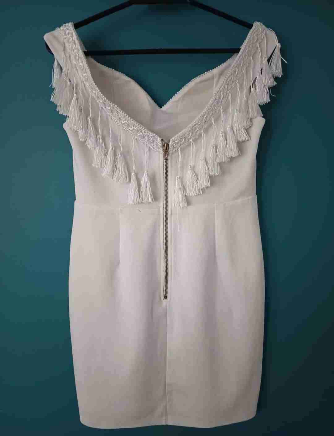 Vestido blanco con flecos elegante - miniatura 2