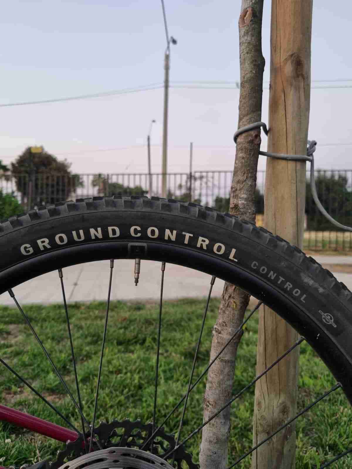 Bicicleta Specialized roja - miniatura 5