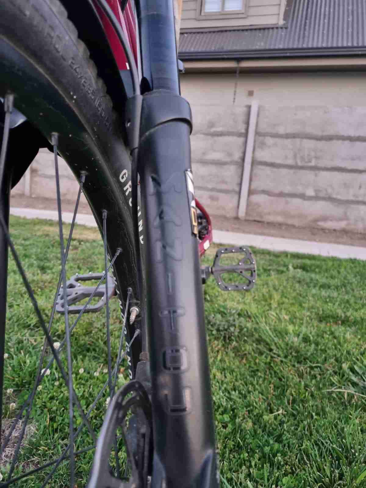 Bicicleta Specialized roja - miniatura 6