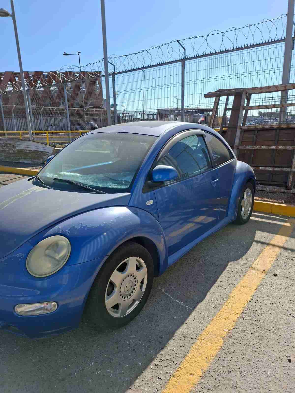 Volkswagen Beetle azul- precio conversable - miniatura 3