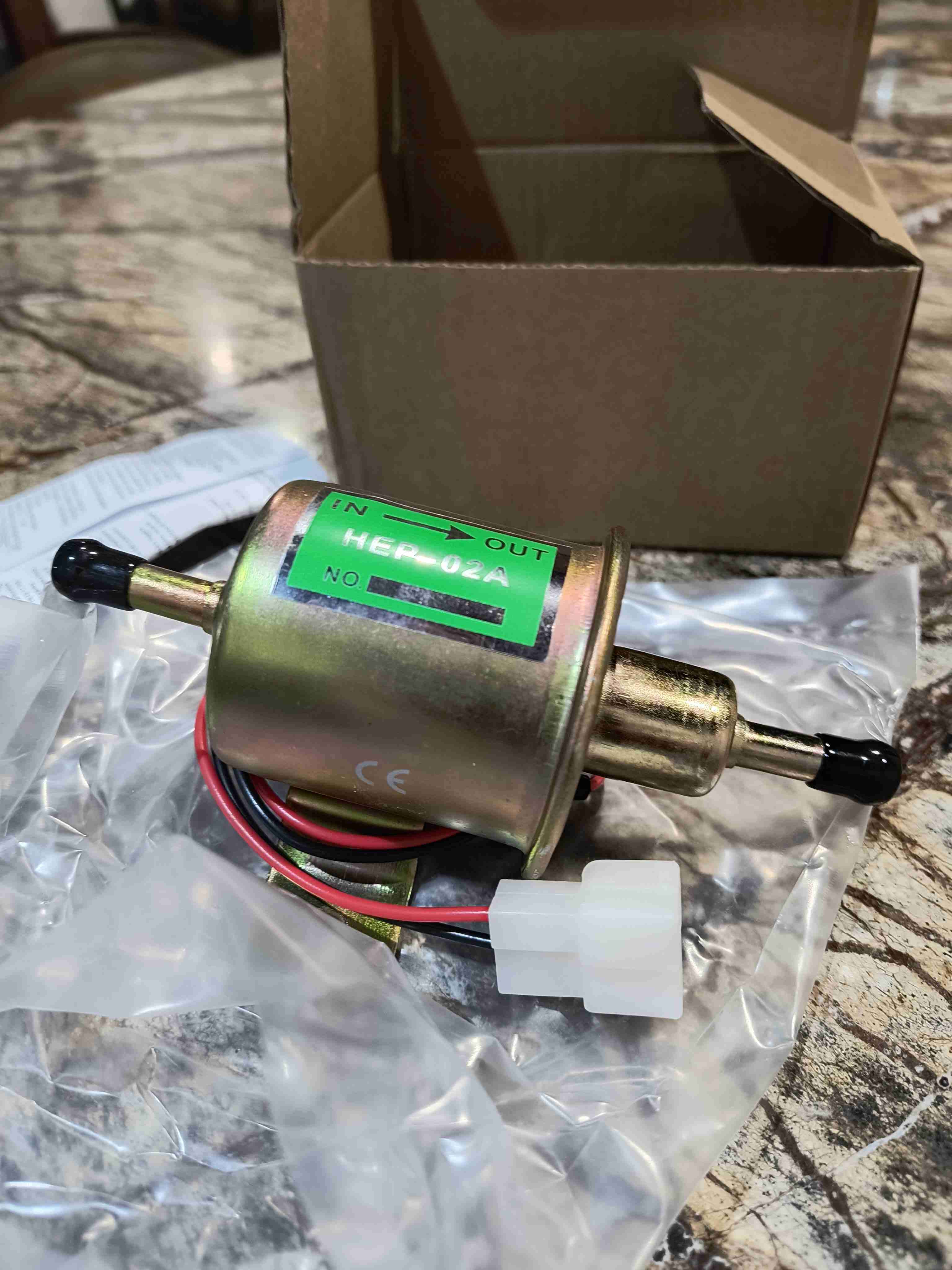 Bomba de bencina y petróleo de 12V UNIVERSAL - miniatura 2