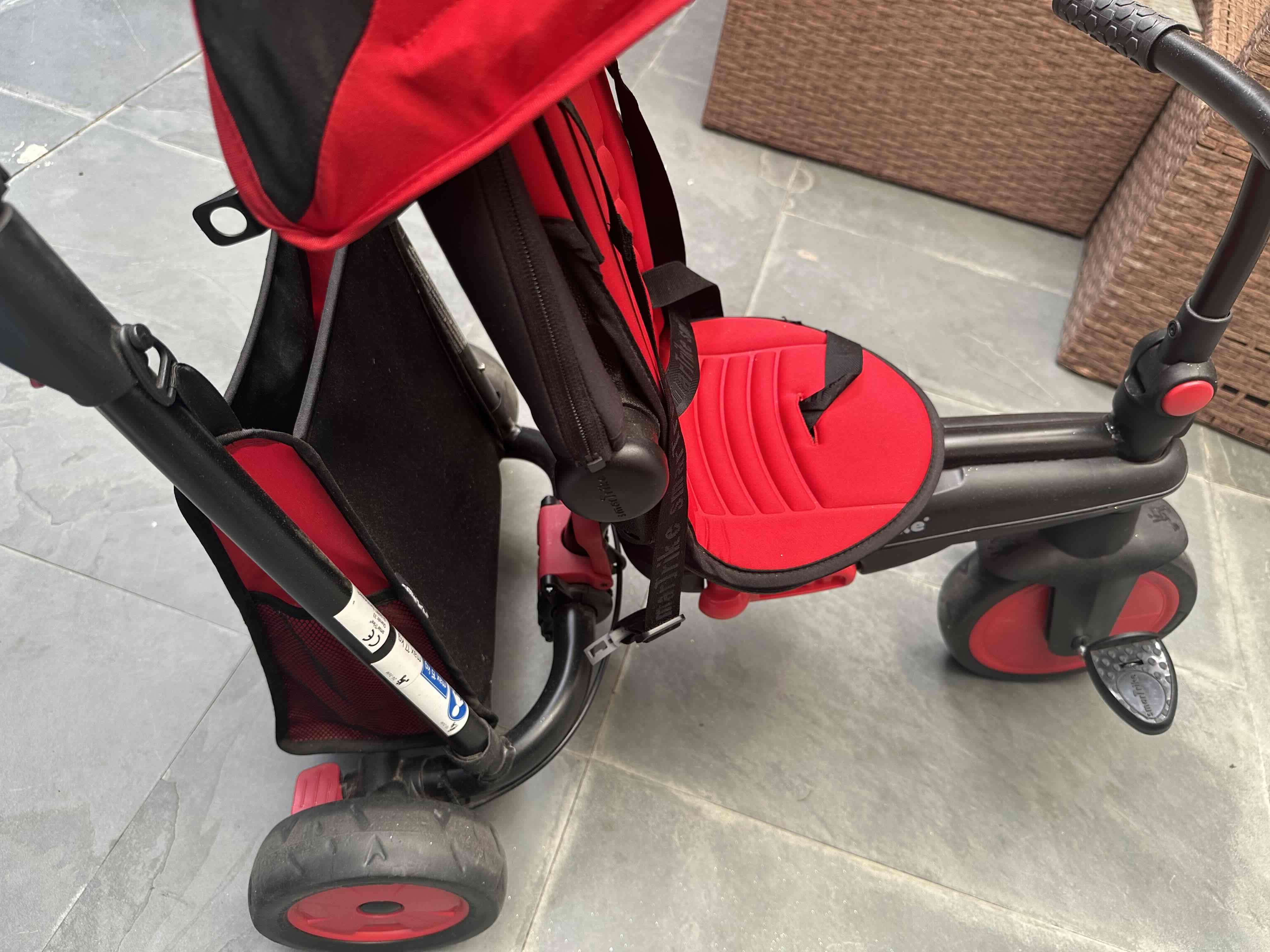 Triciclo infantil rojo y negro