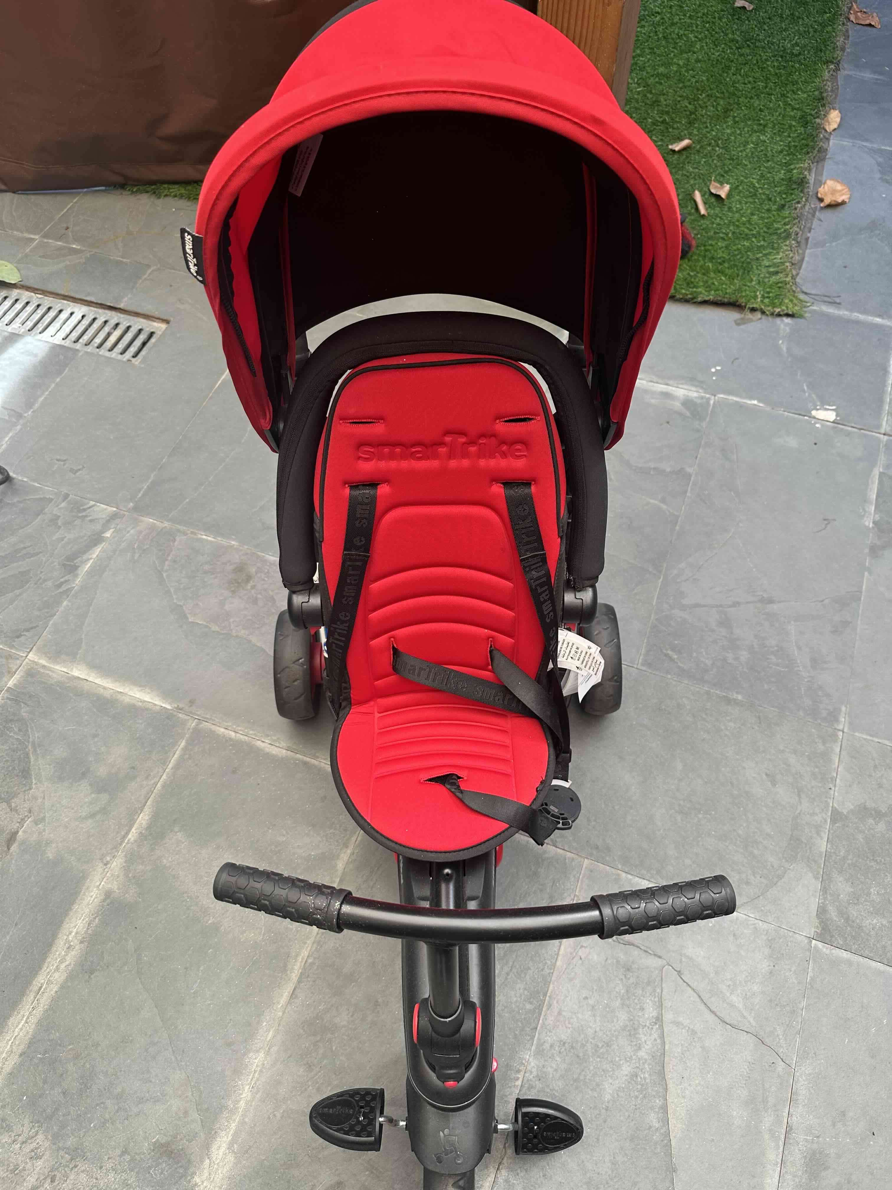 Triciclo infantil rojo y negro - miniatura 2