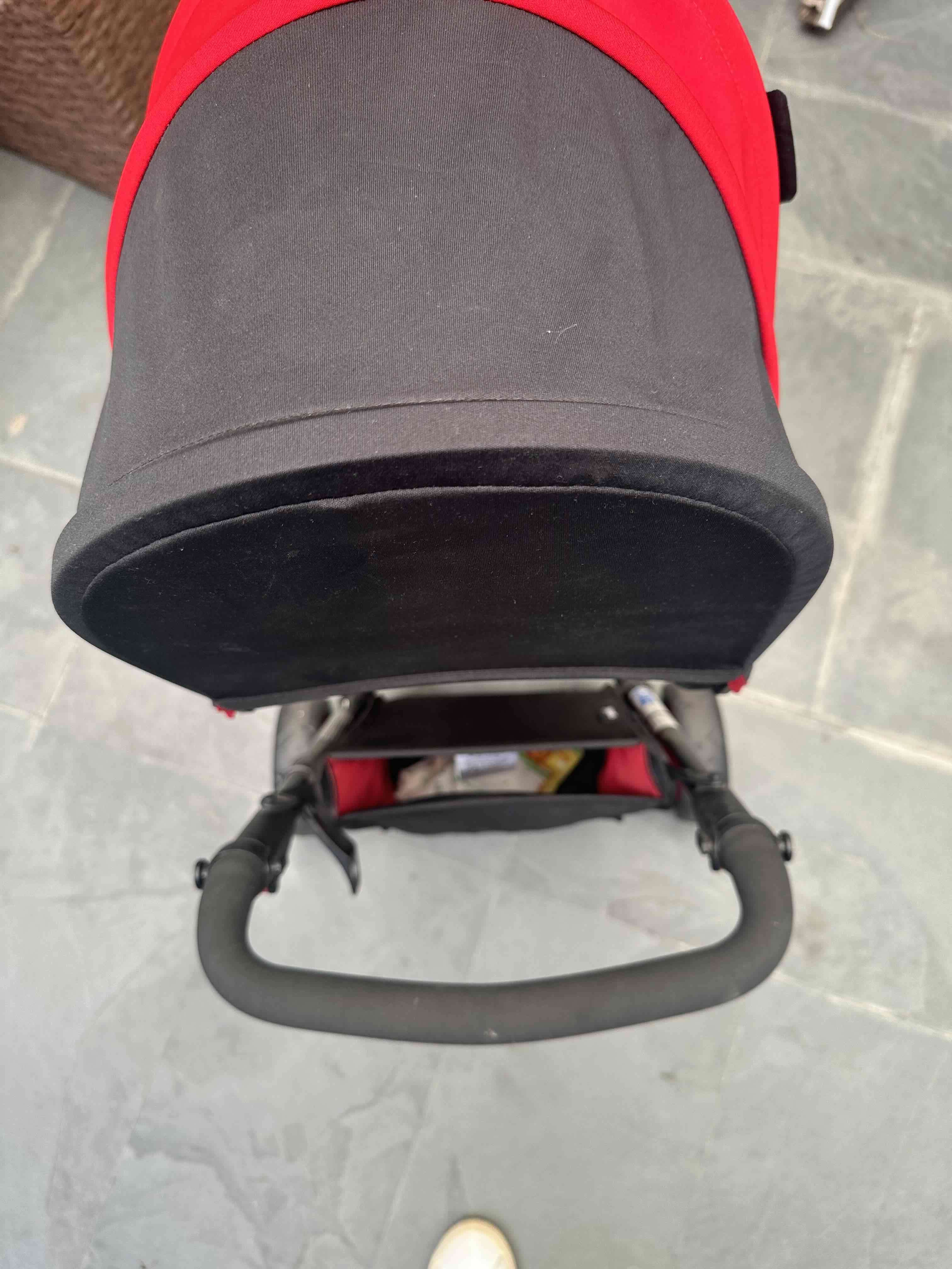 Triciclo infantil rojo y negro - miniatura 4