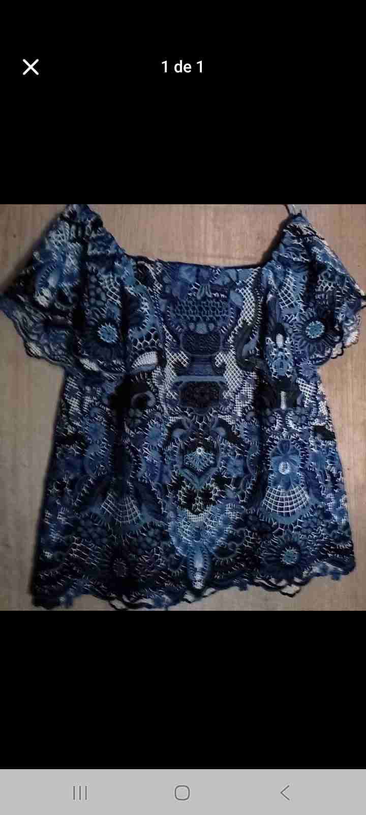 Blusa de encaje azul media estación talla S/M