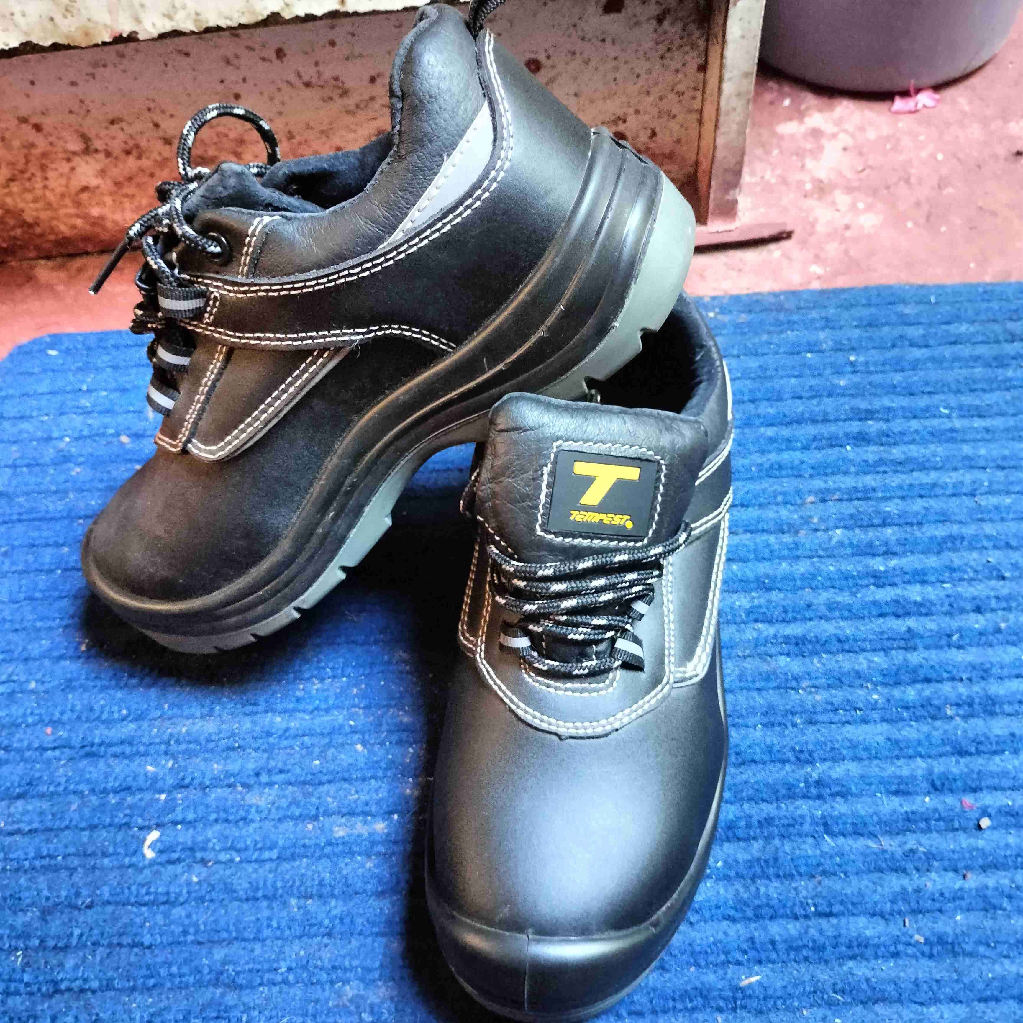 Zapatos de seguridad negros, número 37.